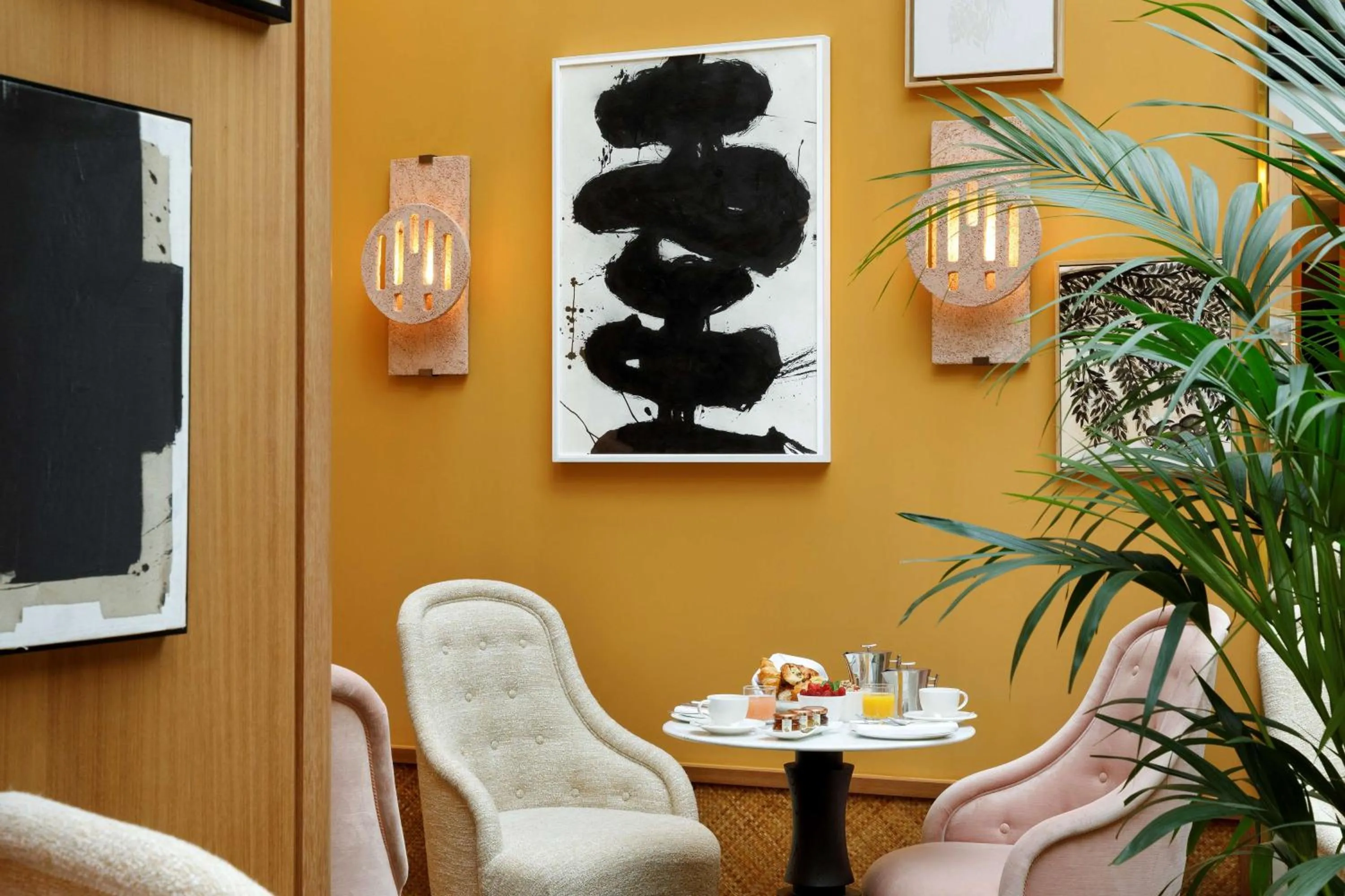 Lobby or reception in Le Belgrand Hotel Paris Champs Elysees, Tapestry By Hilton