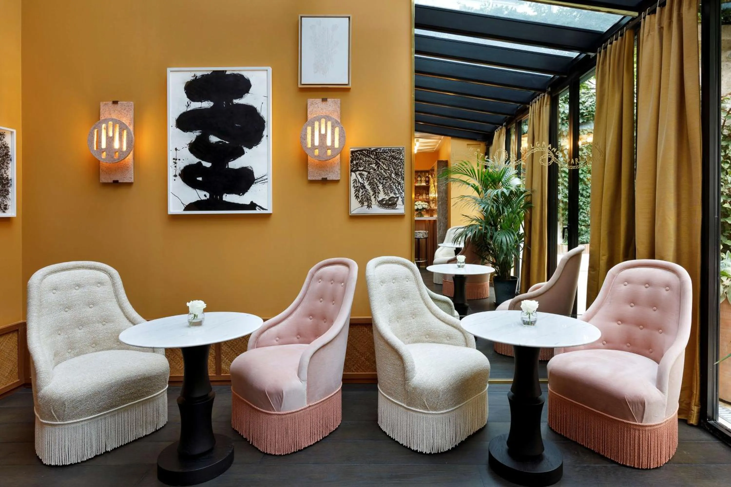 Lobby or reception in Le Belgrand Hotel Paris Champs Elysees, Tapestry By Hilton