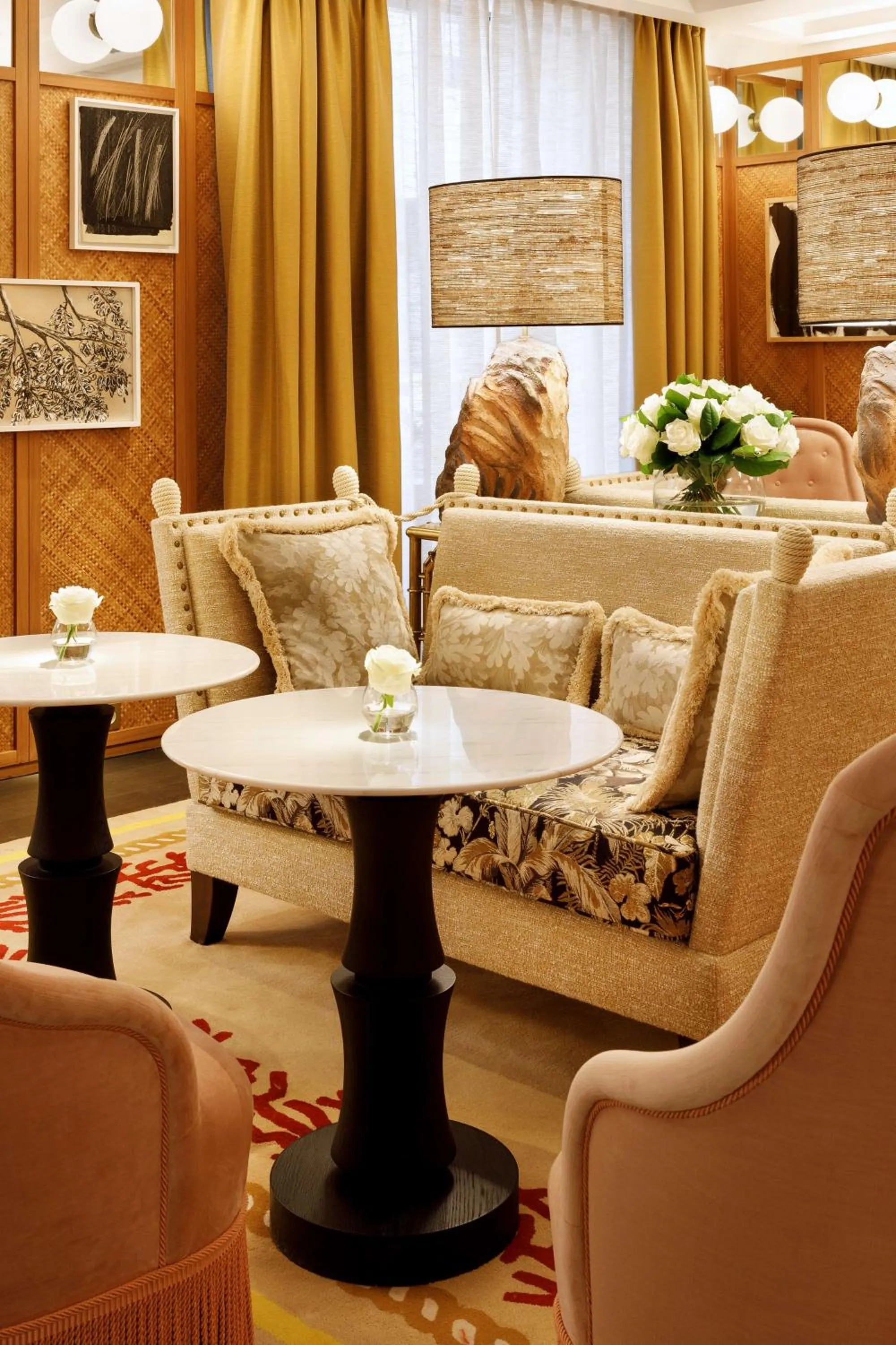 Lobby or reception in Le Belgrand Hotel Paris Champs Elysees, Tapestry By Hilton