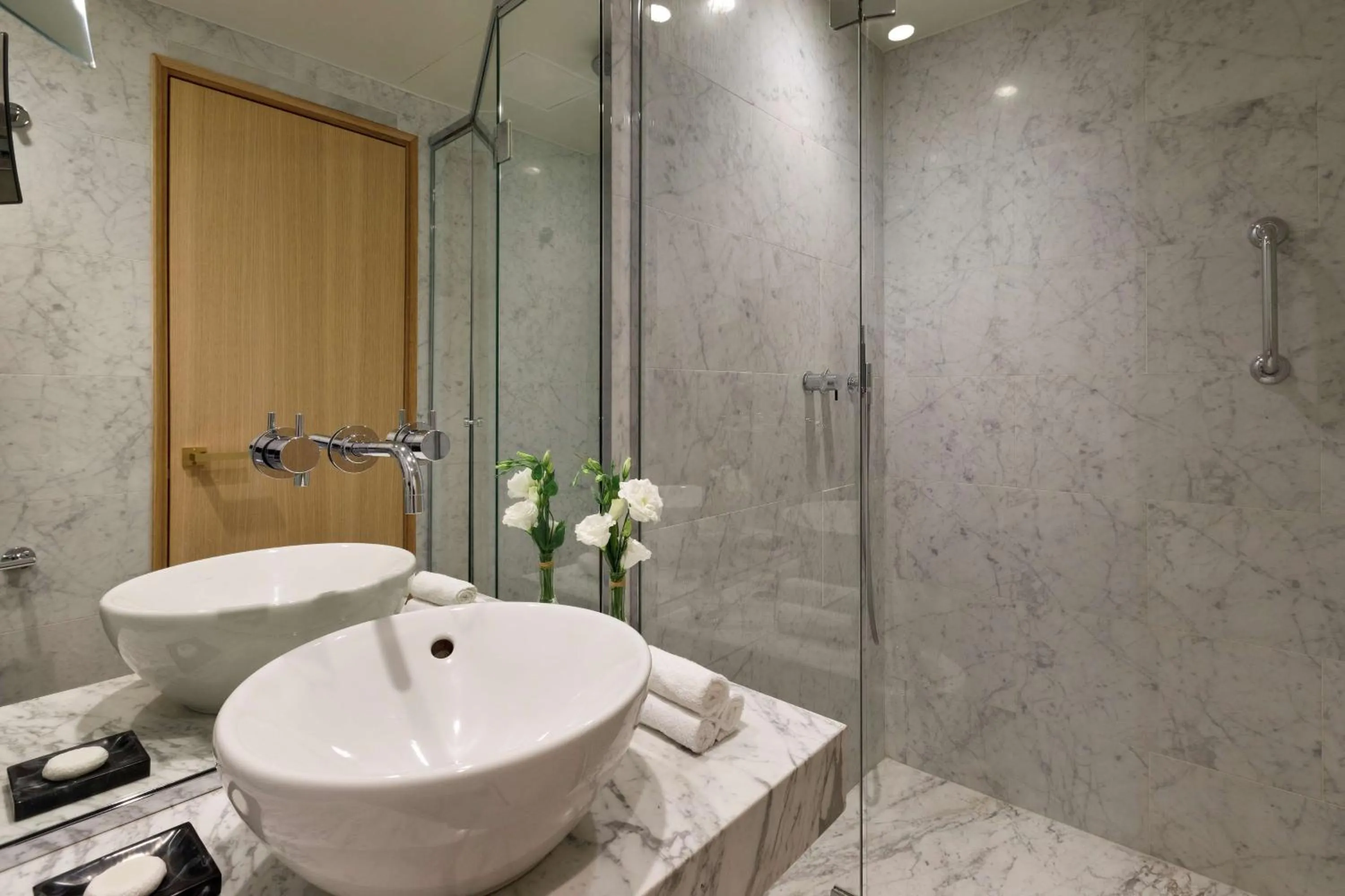 Bathroom in Le Belgrand Hotel Paris Champs Elysees, Tapestry By Hilton