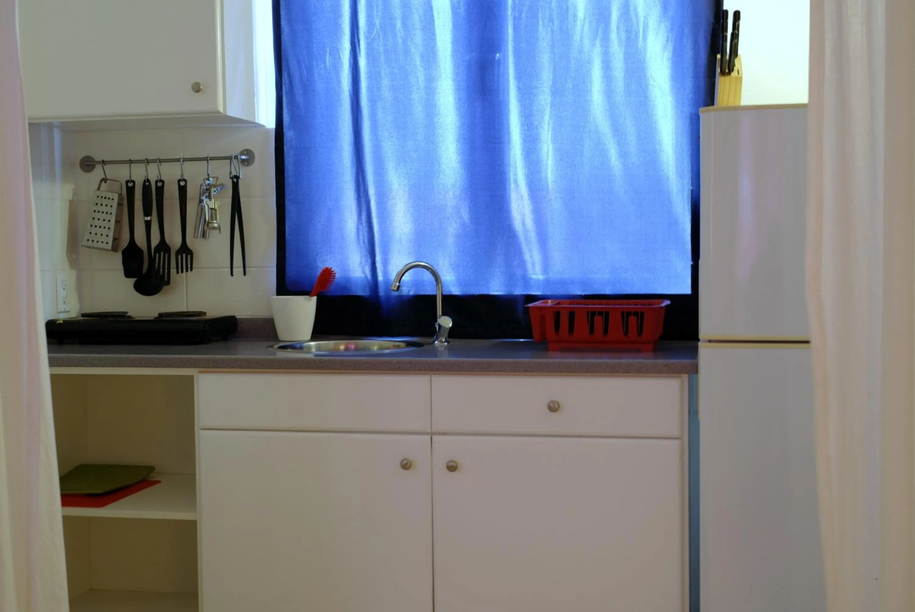 Kitchen or kitchenette in Orange Rembrandt Studio Apartments