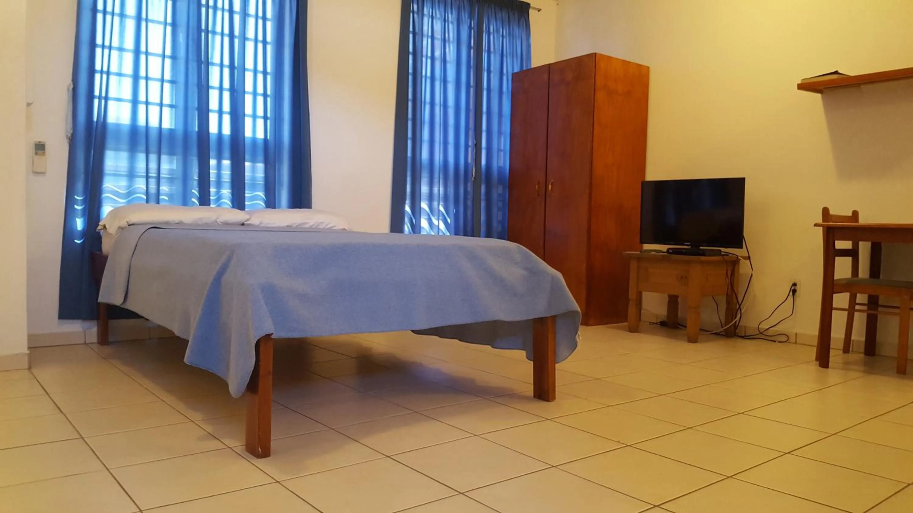 Photo of the whole room, Bed in Orange Rembrandt Studio Apartments