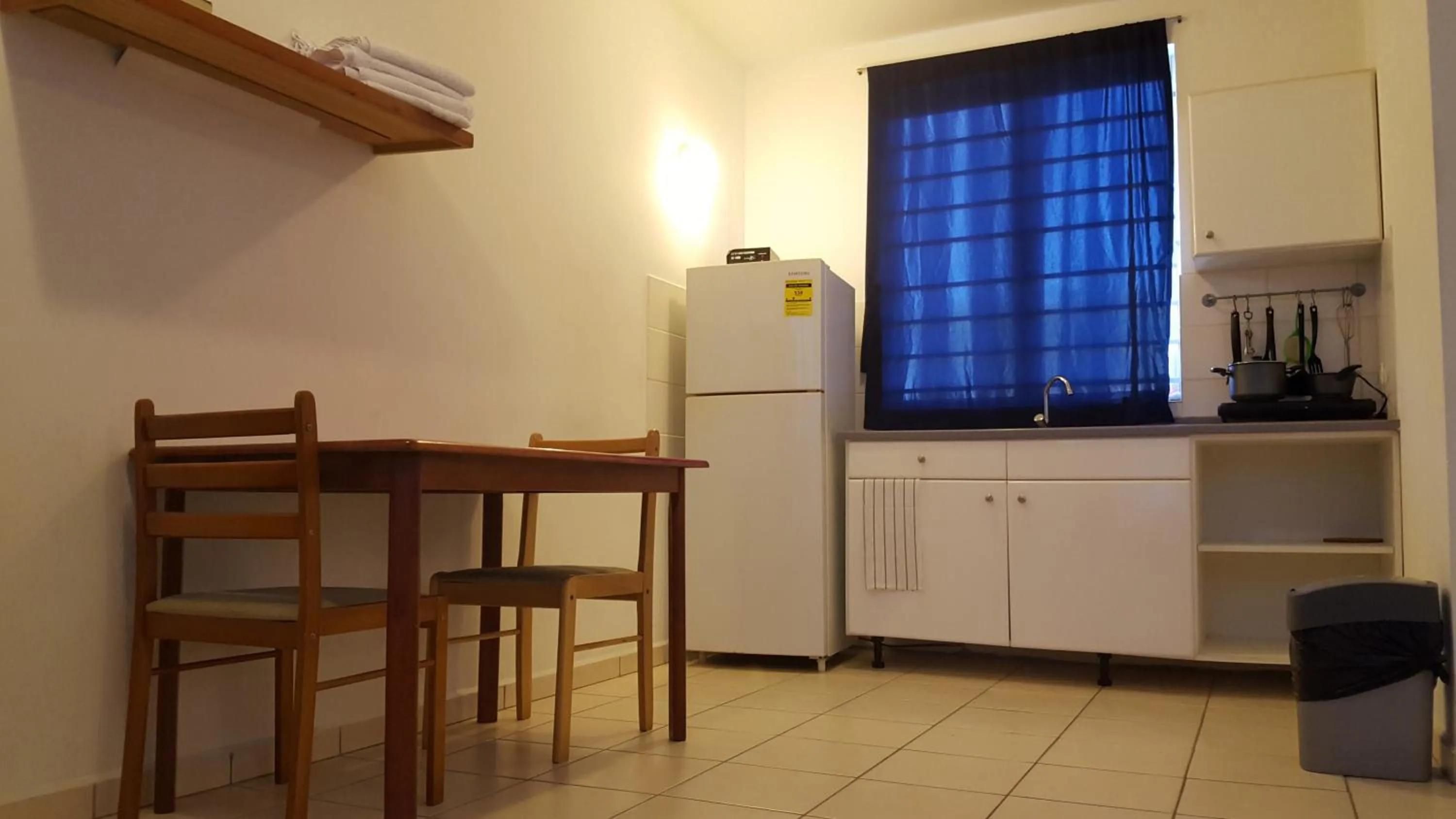 Kitchen or kitchenette in Orange Rembrandt Studio Apartments