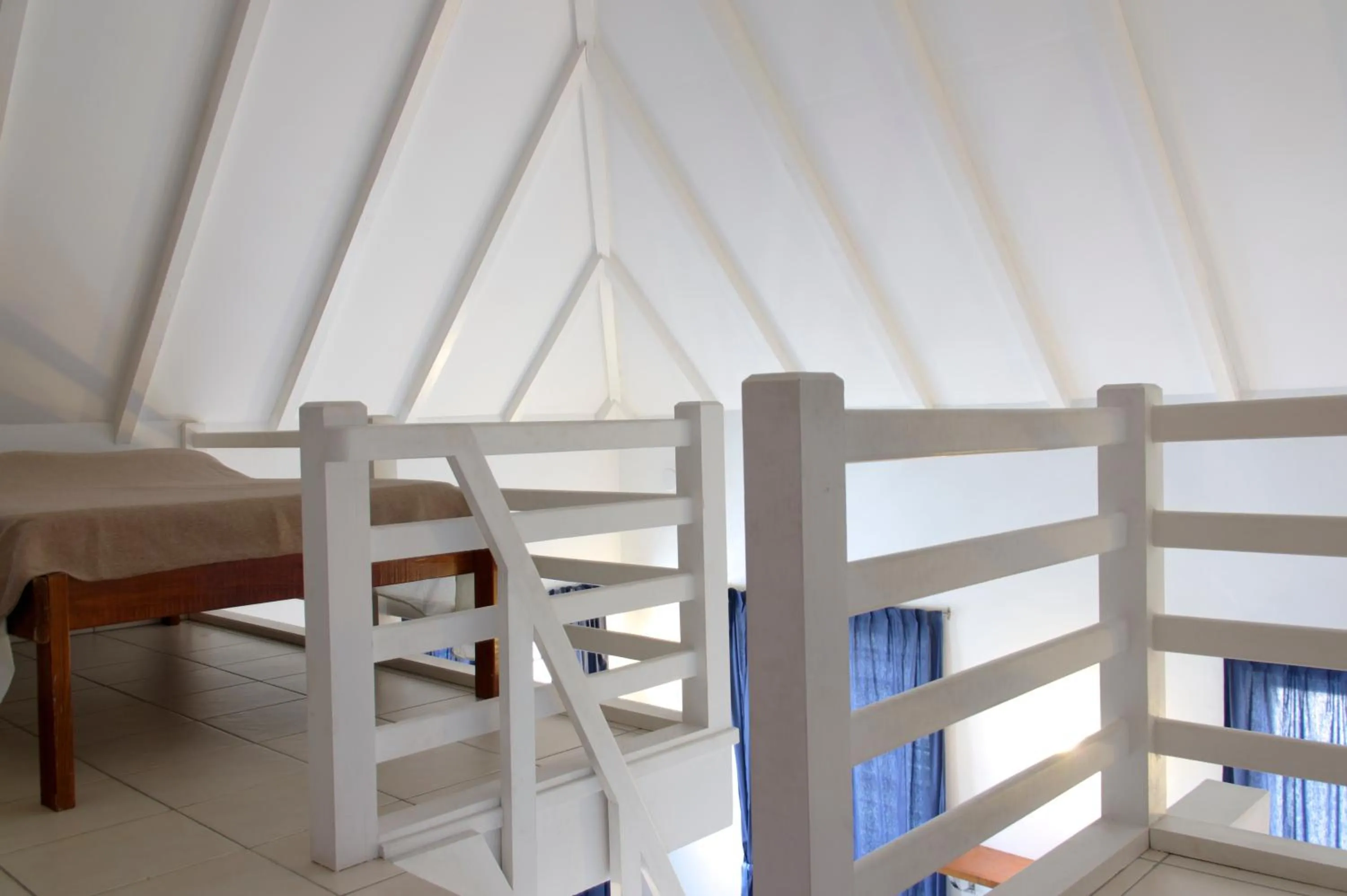 Bedroom, Bed in Orange Rembrandt Studio Apartments