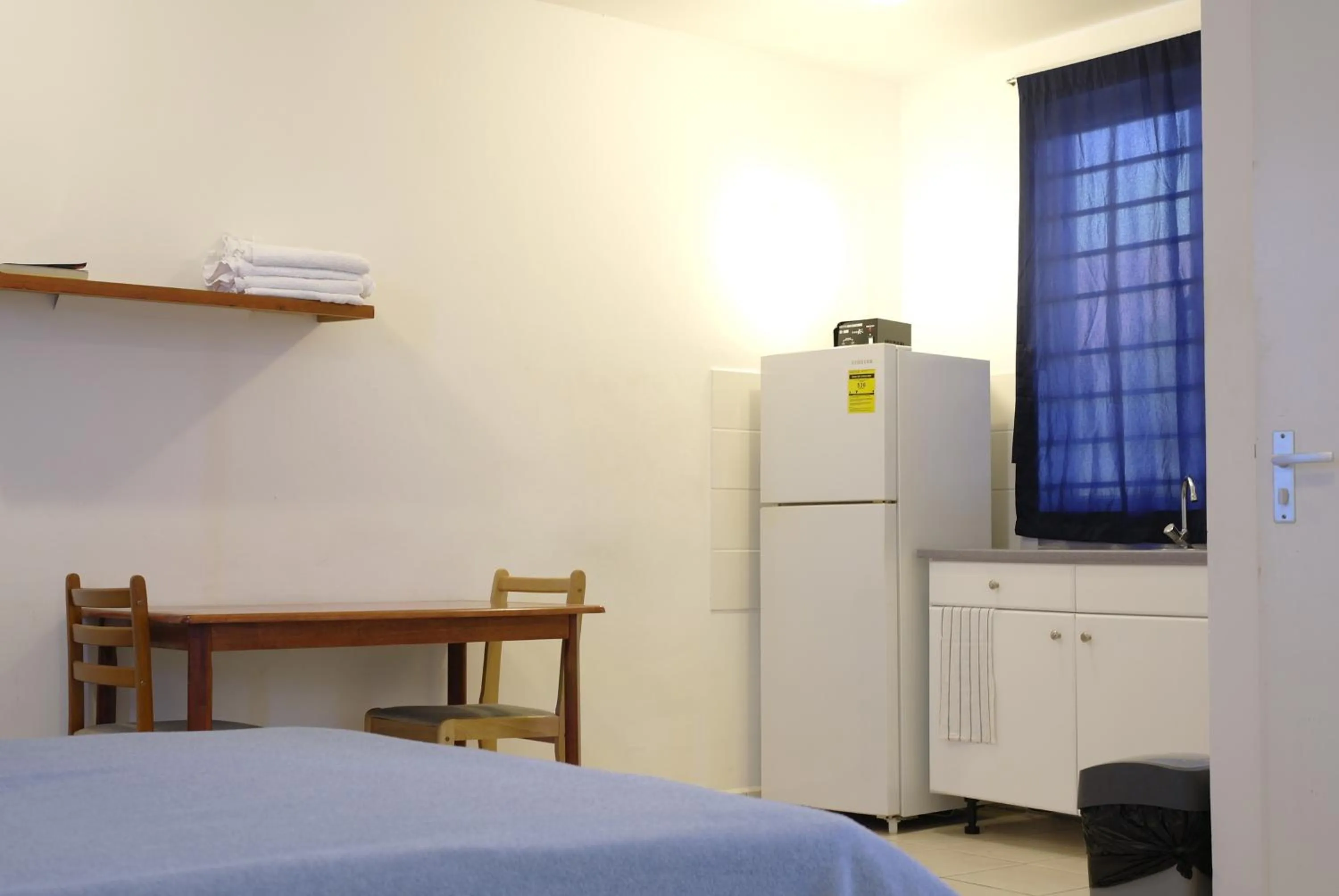 Kitchen or kitchenette, Bed in Orange Rembrandt Studio Apartments