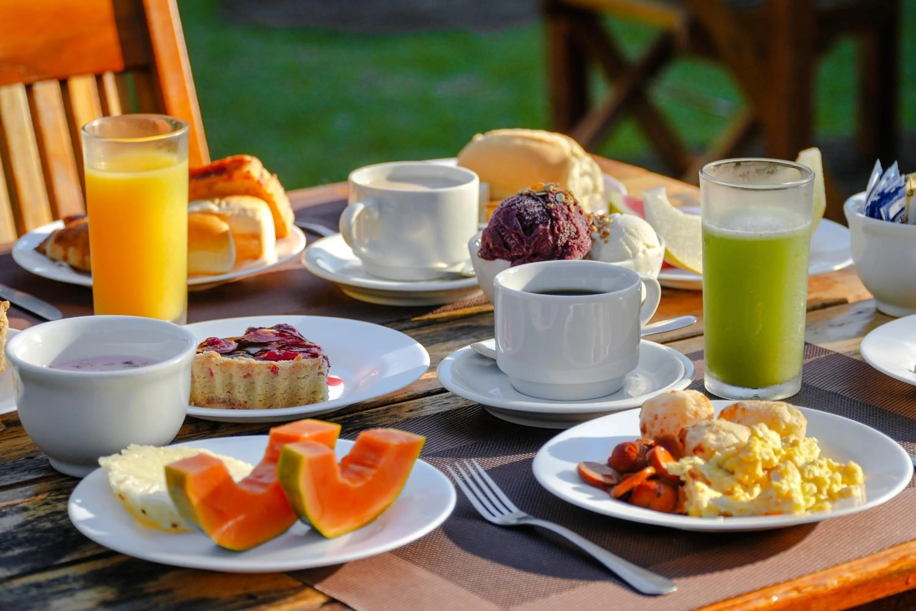 Breakfast in VELINN Pousada Bromelias