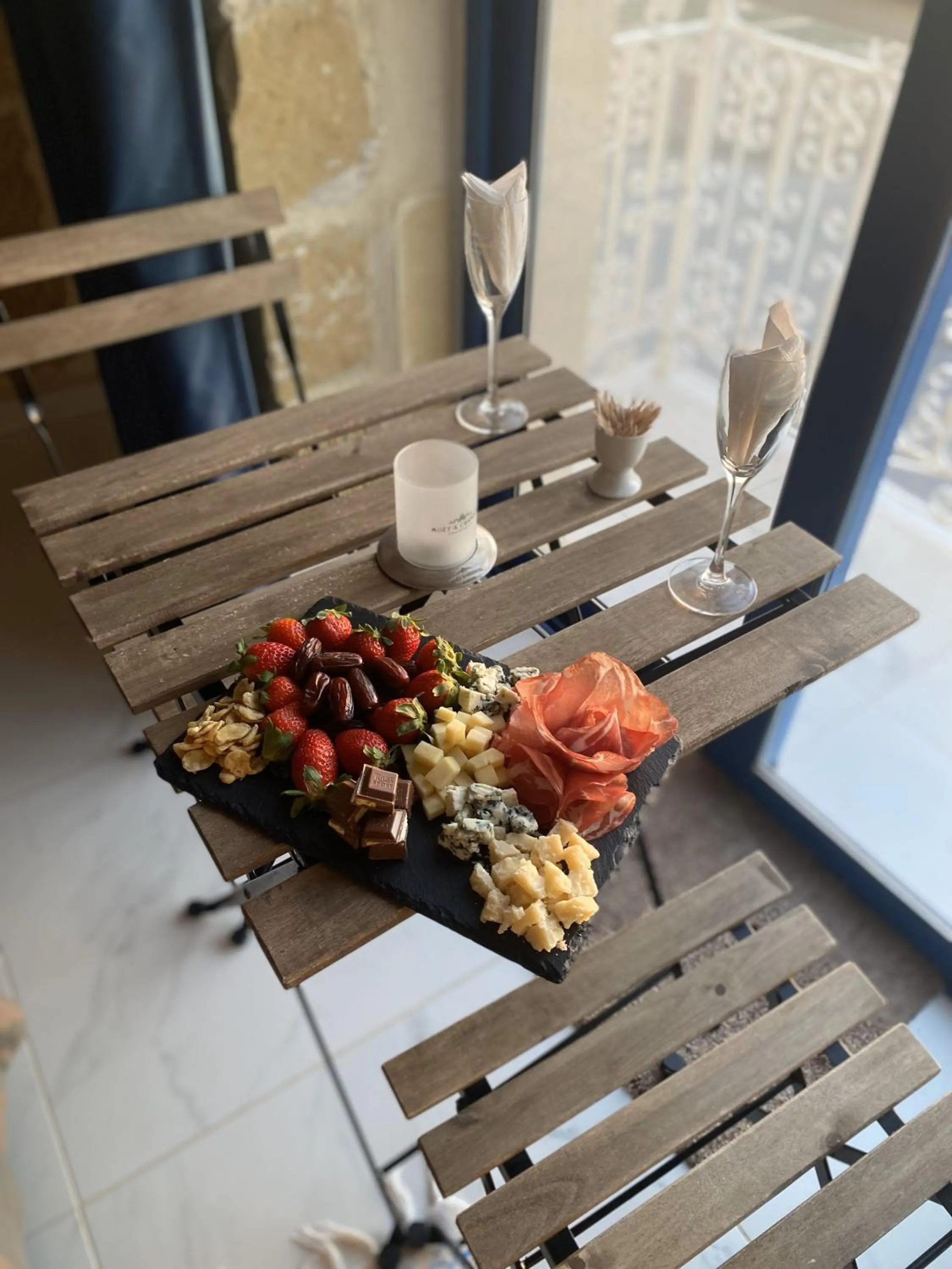 Food and drinks in Fiftyfour West Boutique Living