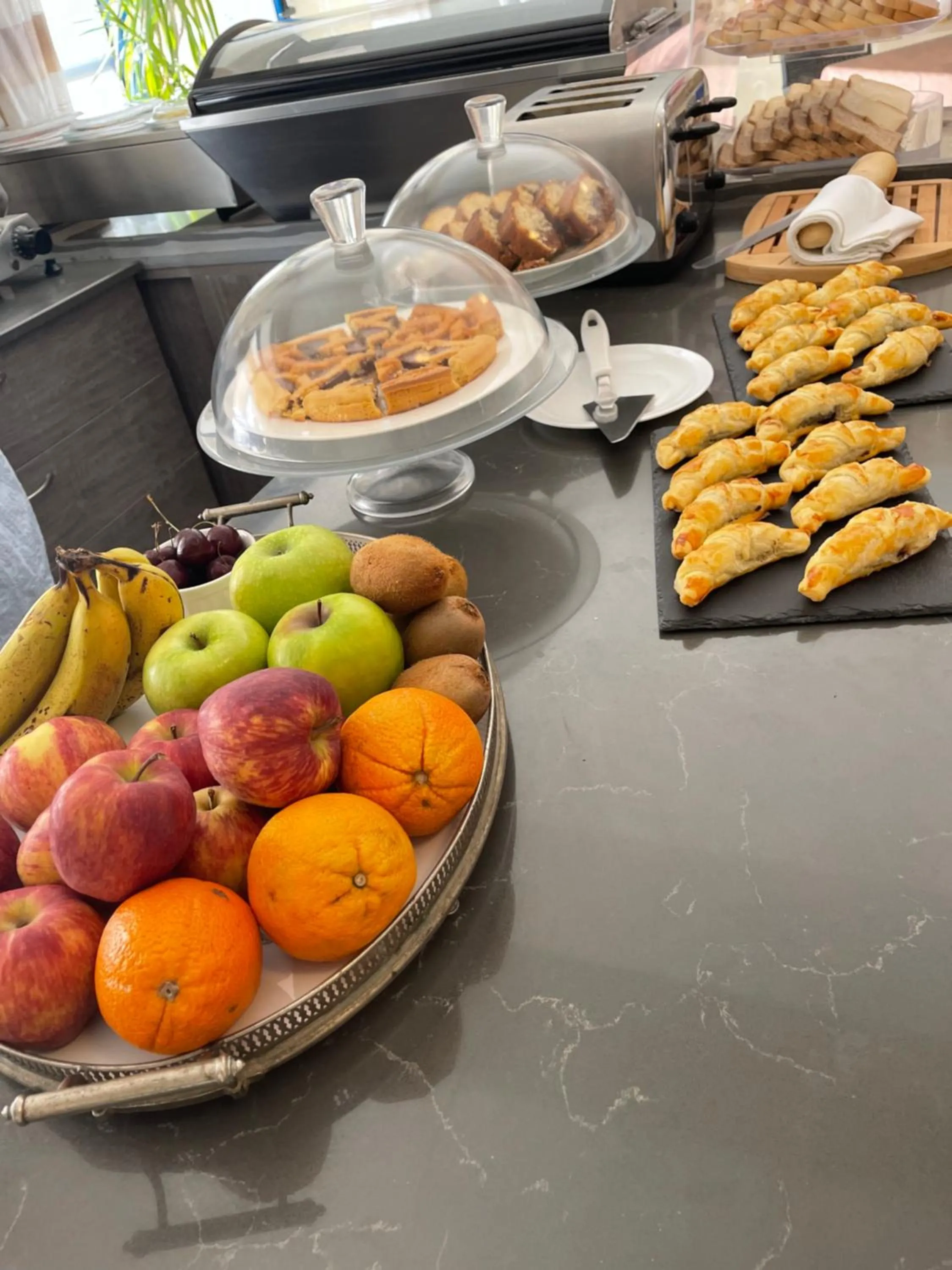 Food and drinks in Fiftyfour West Boutique Living