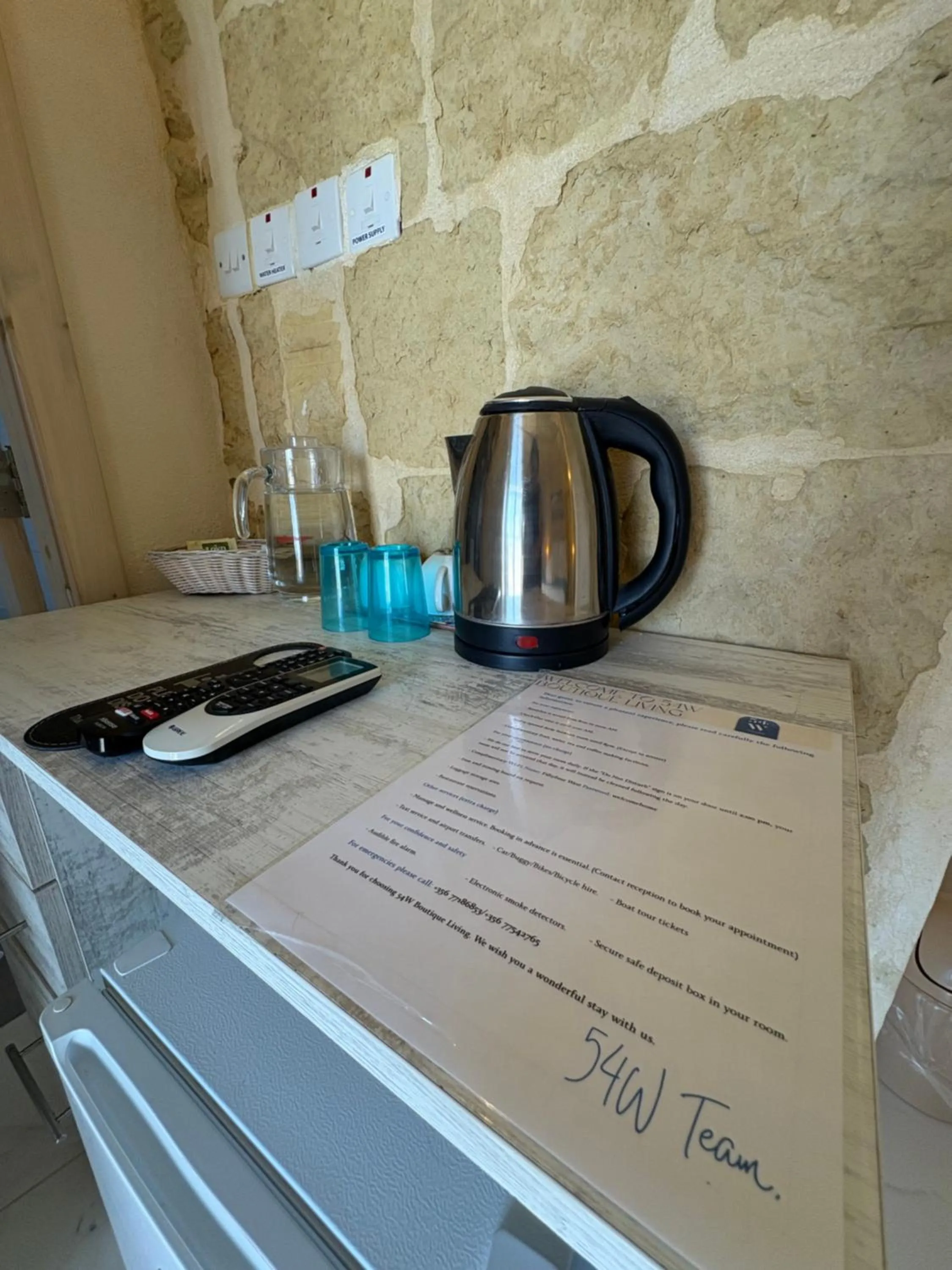 Coffee/tea facilities in Fiftyfour West Boutique Living