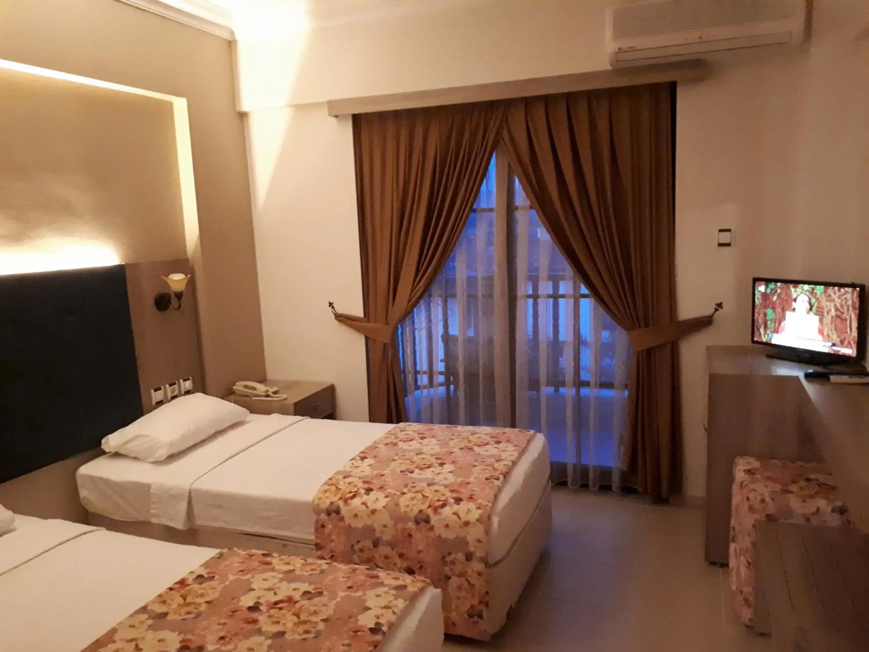 Photo of the whole room, Bed in Hamle Hotel Photo of the whole room, Bed in Hamle Hotel