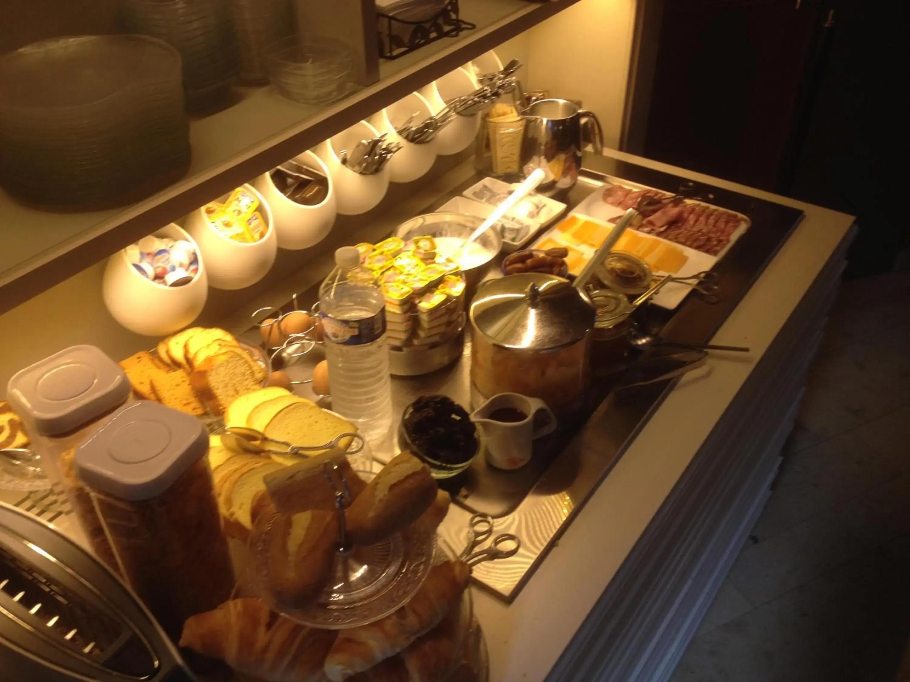 Restaurant/places to eat in Hotel Dauphin Restaurant/places to eat in Hotel Dauphin