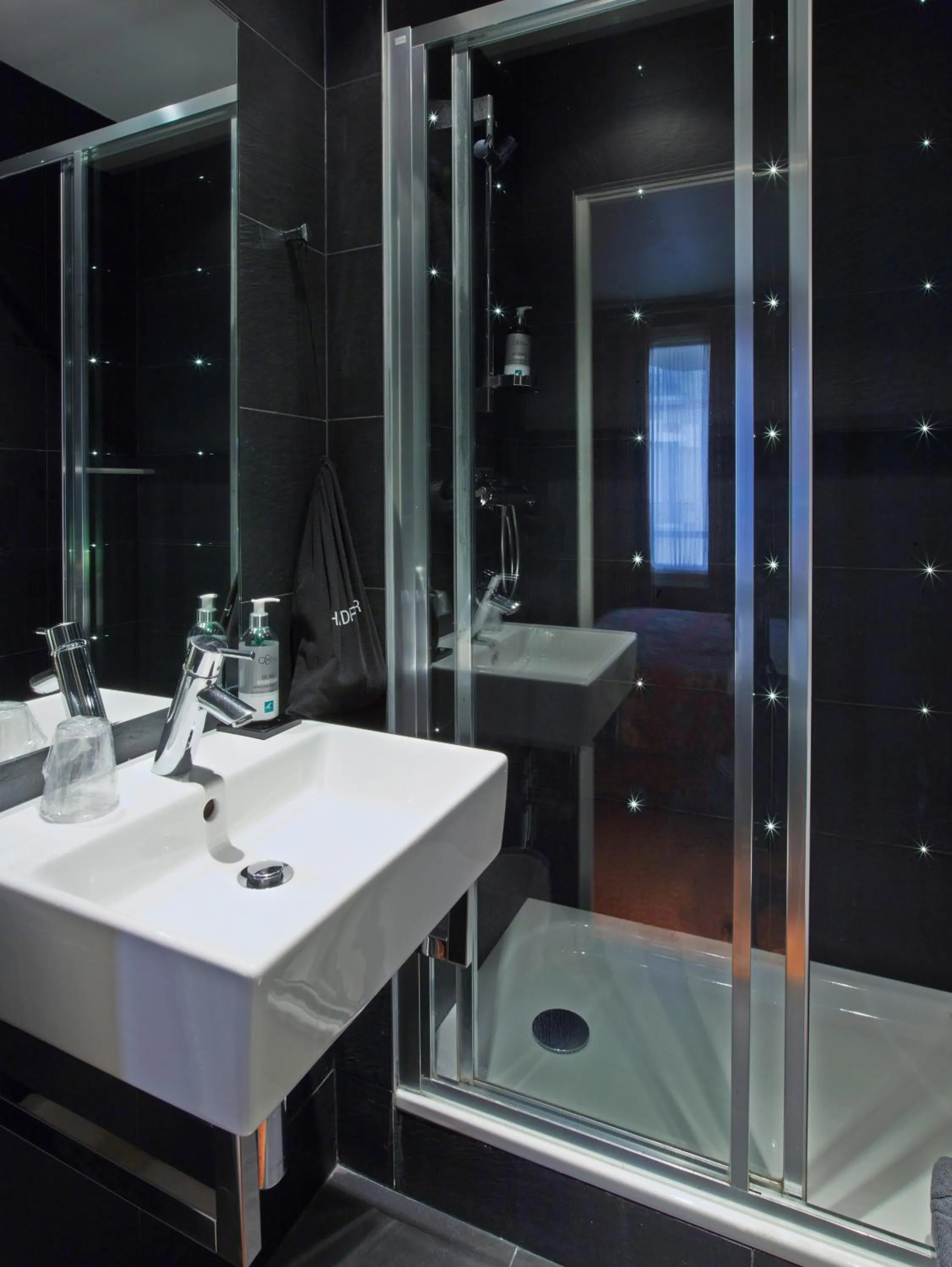 Bathroom in Hotel Dauphin