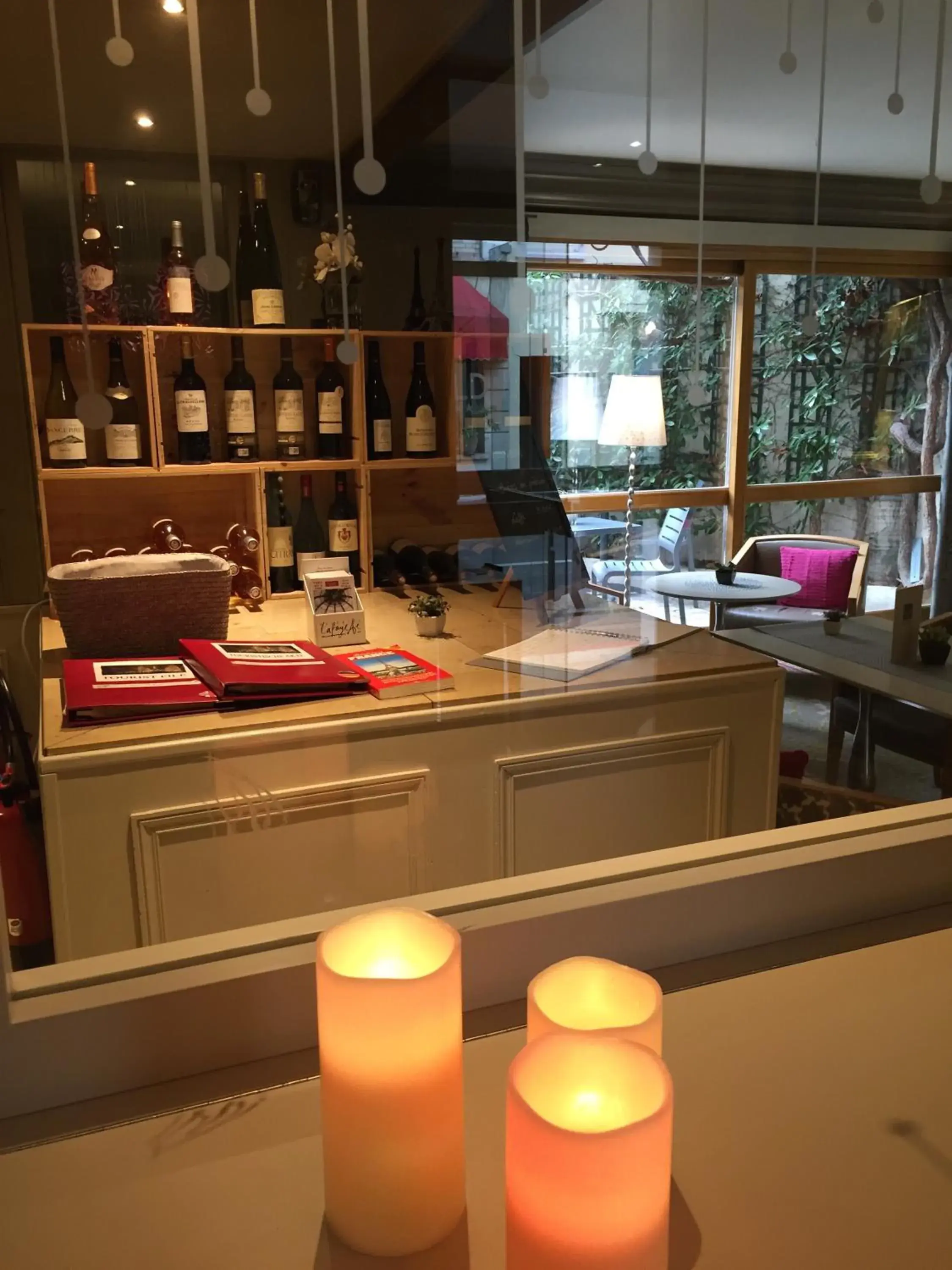 Lounge or bar in Hotel Dauphin Lounge or bar in Hotel Dauphin