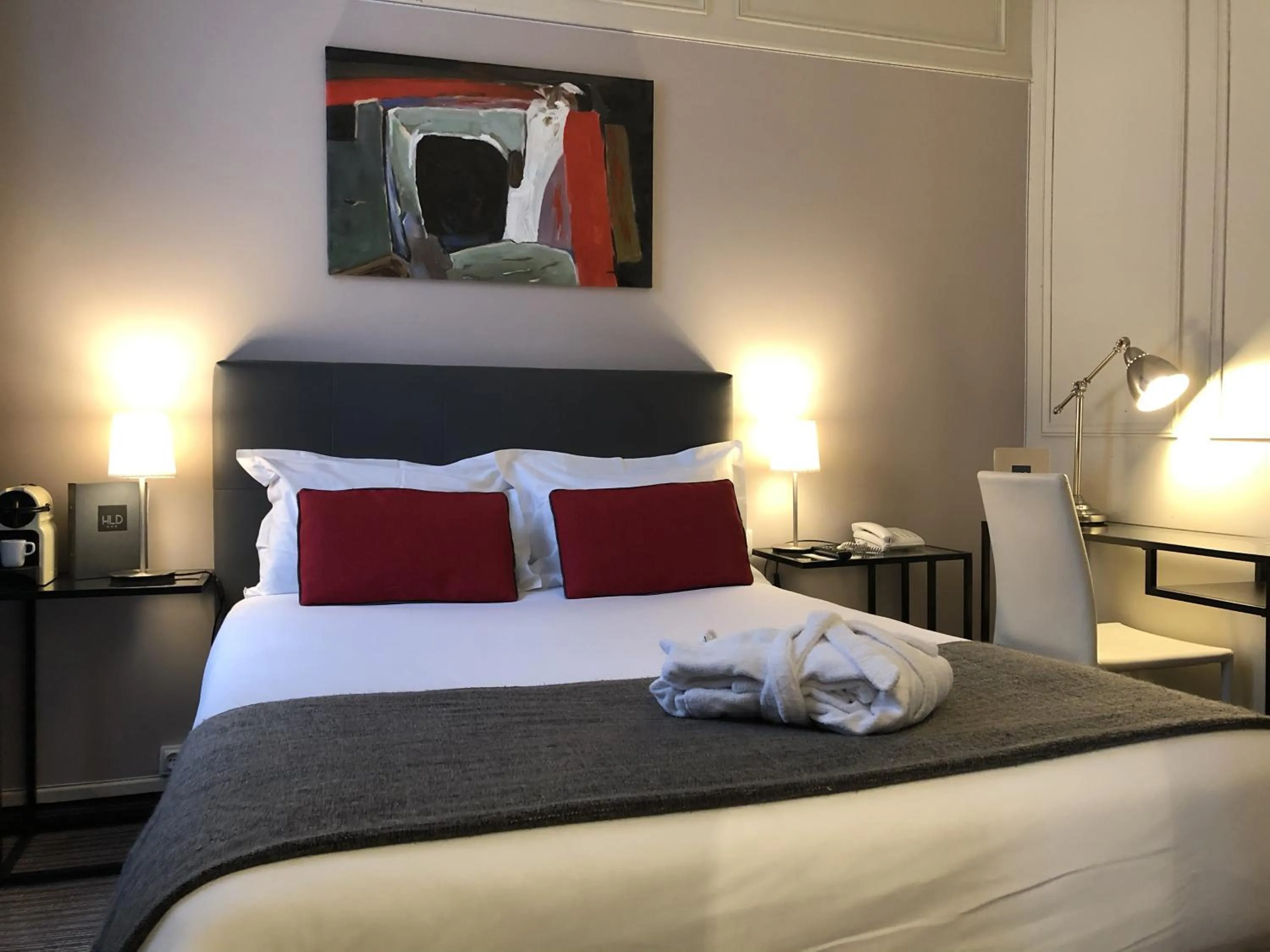 Bed in Hotel Dauphin