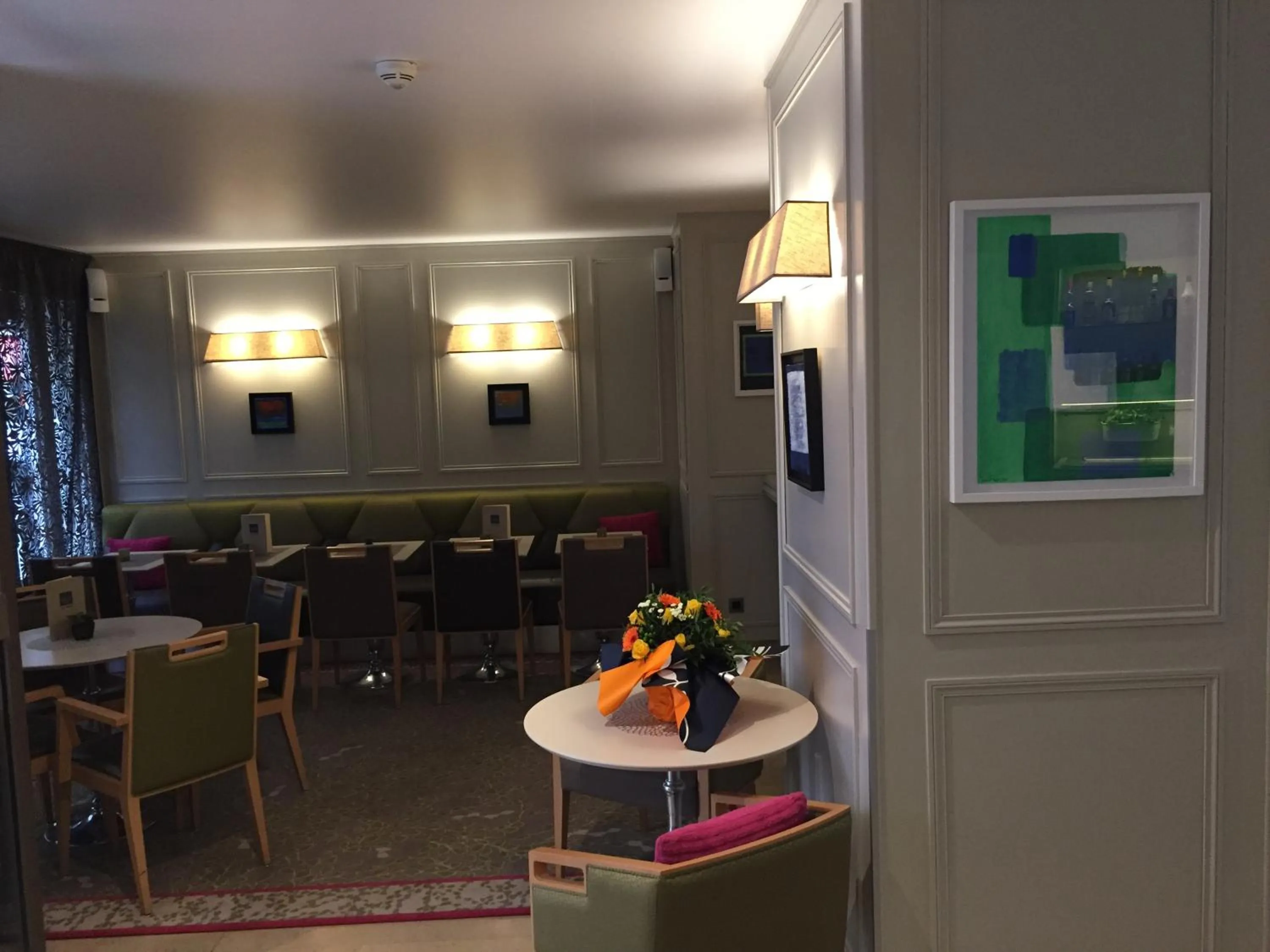 Restaurant/places to eat in Hotel Dauphin