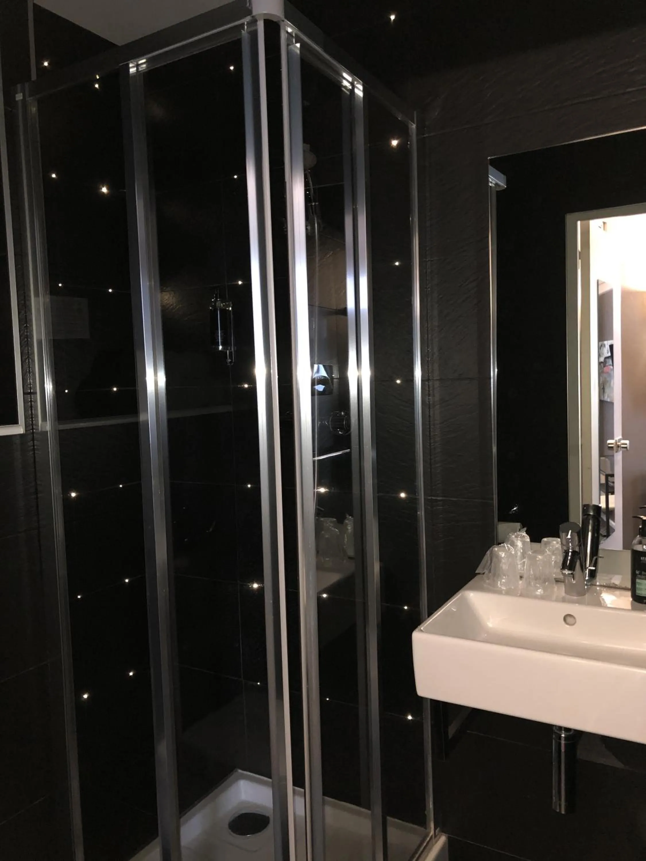 Bathroom in Hotel Dauphin