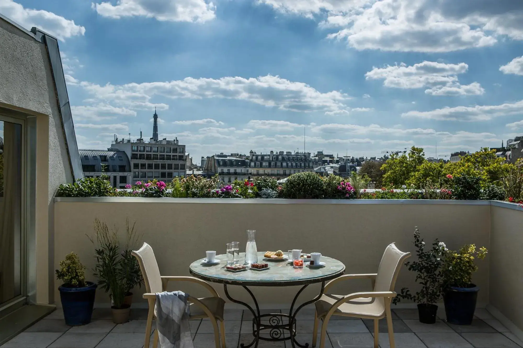 View (from property/room) in Royal Garden Champs-Élysées View (from property/room) in Royal Garden Champs-Élysées