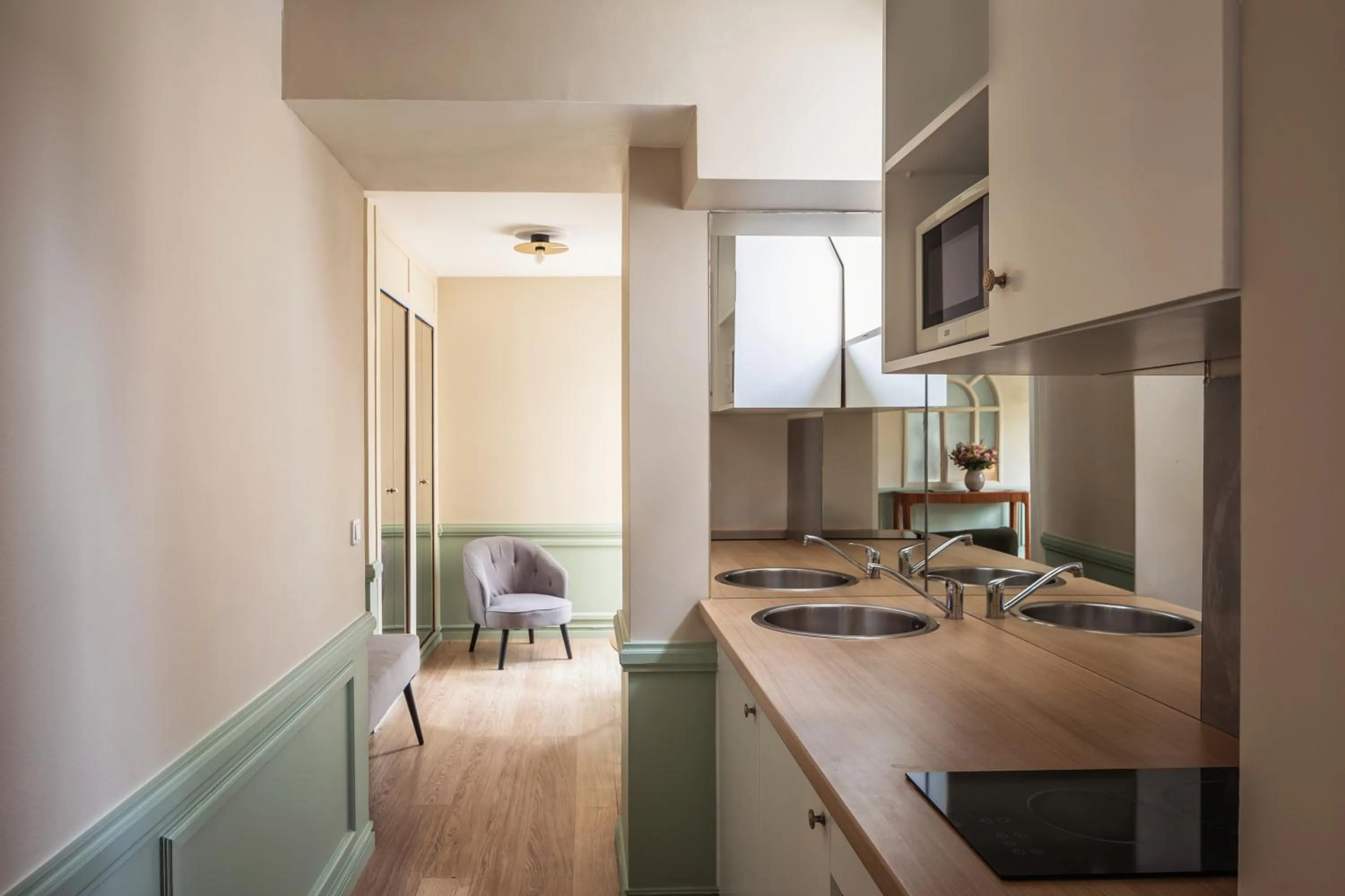 Living room in Royal Garden Champs-Élysées