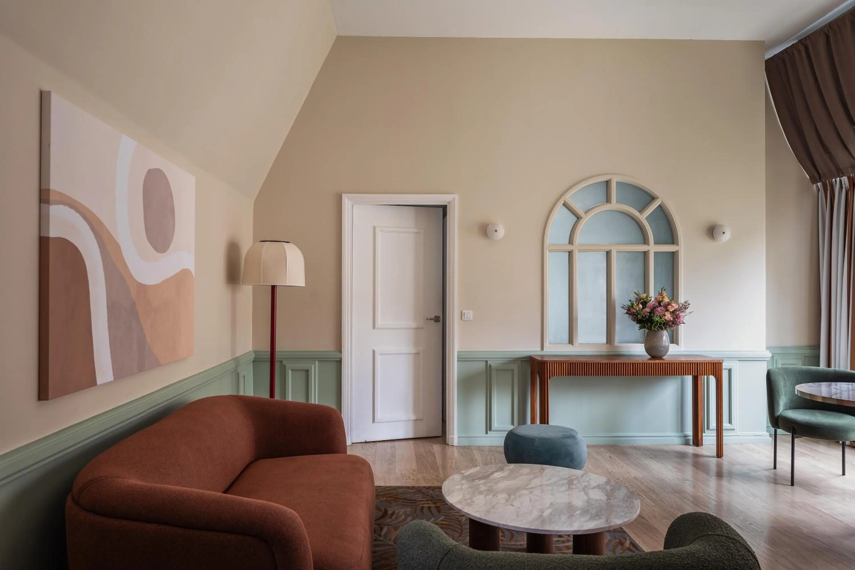 Living room in Royal Garden Champs-Élysées