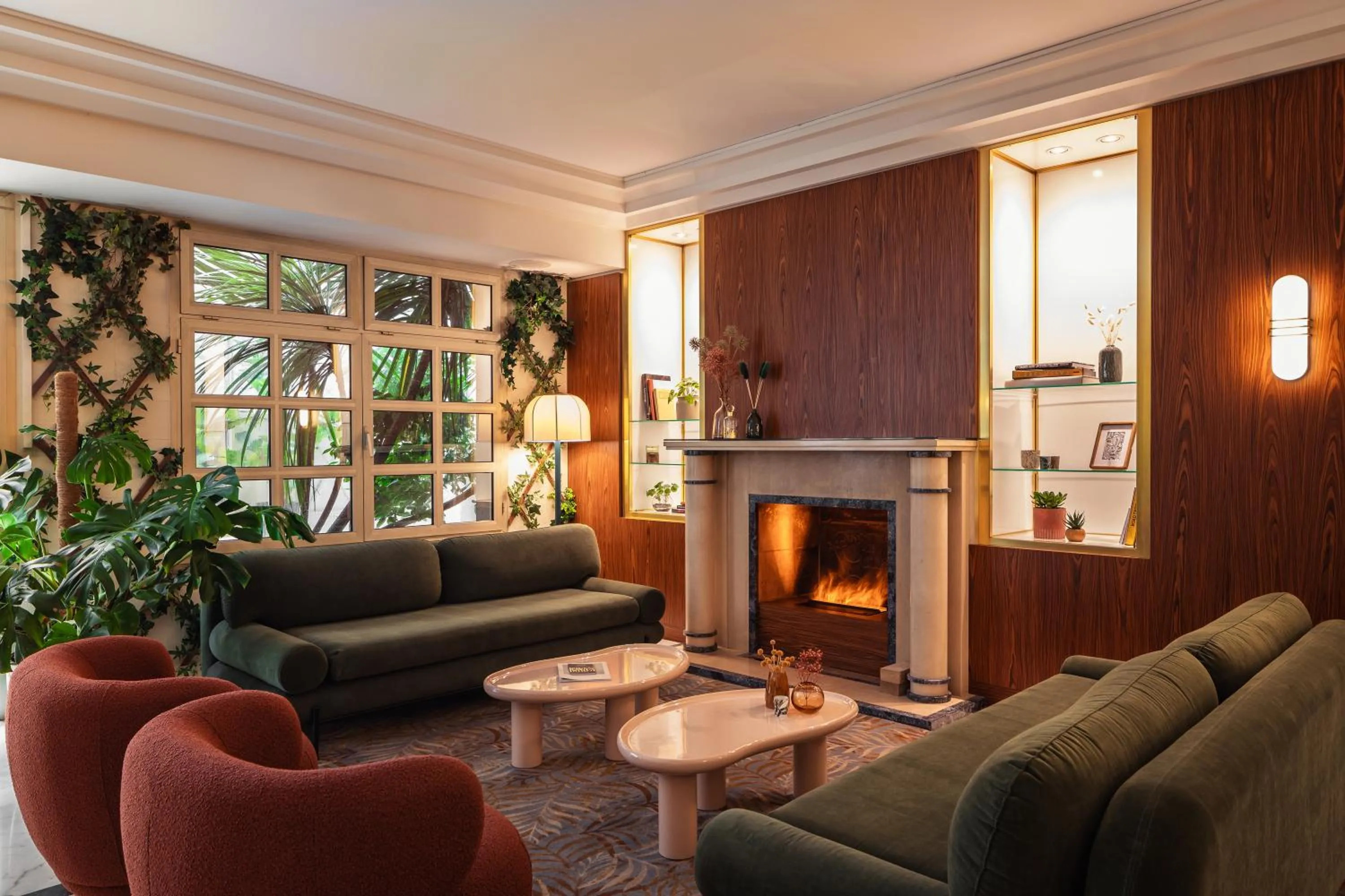 Living room in Royal Garden Champs-Élysées