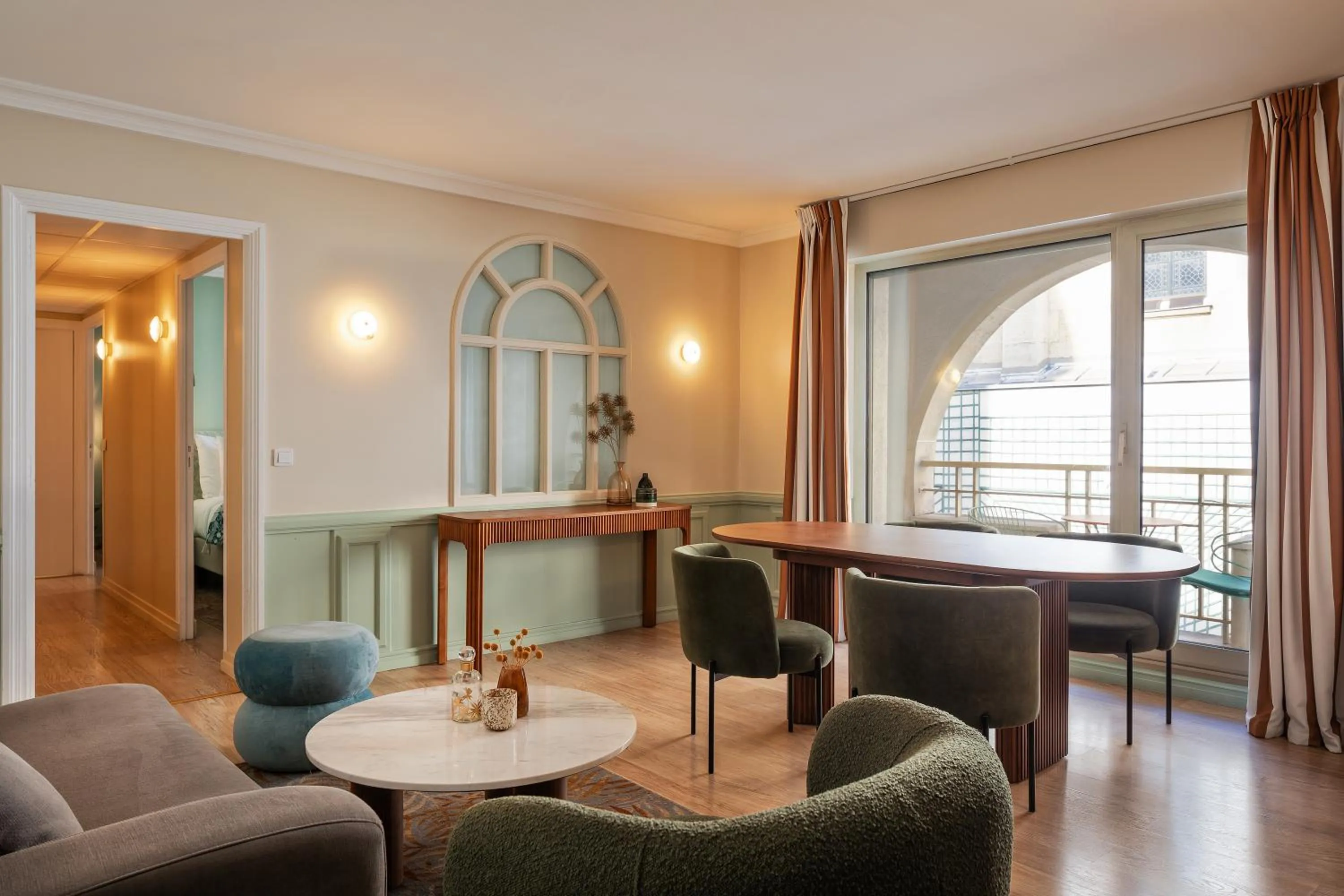 Balcony/Terrace in Royal Garden Champs-Élysées