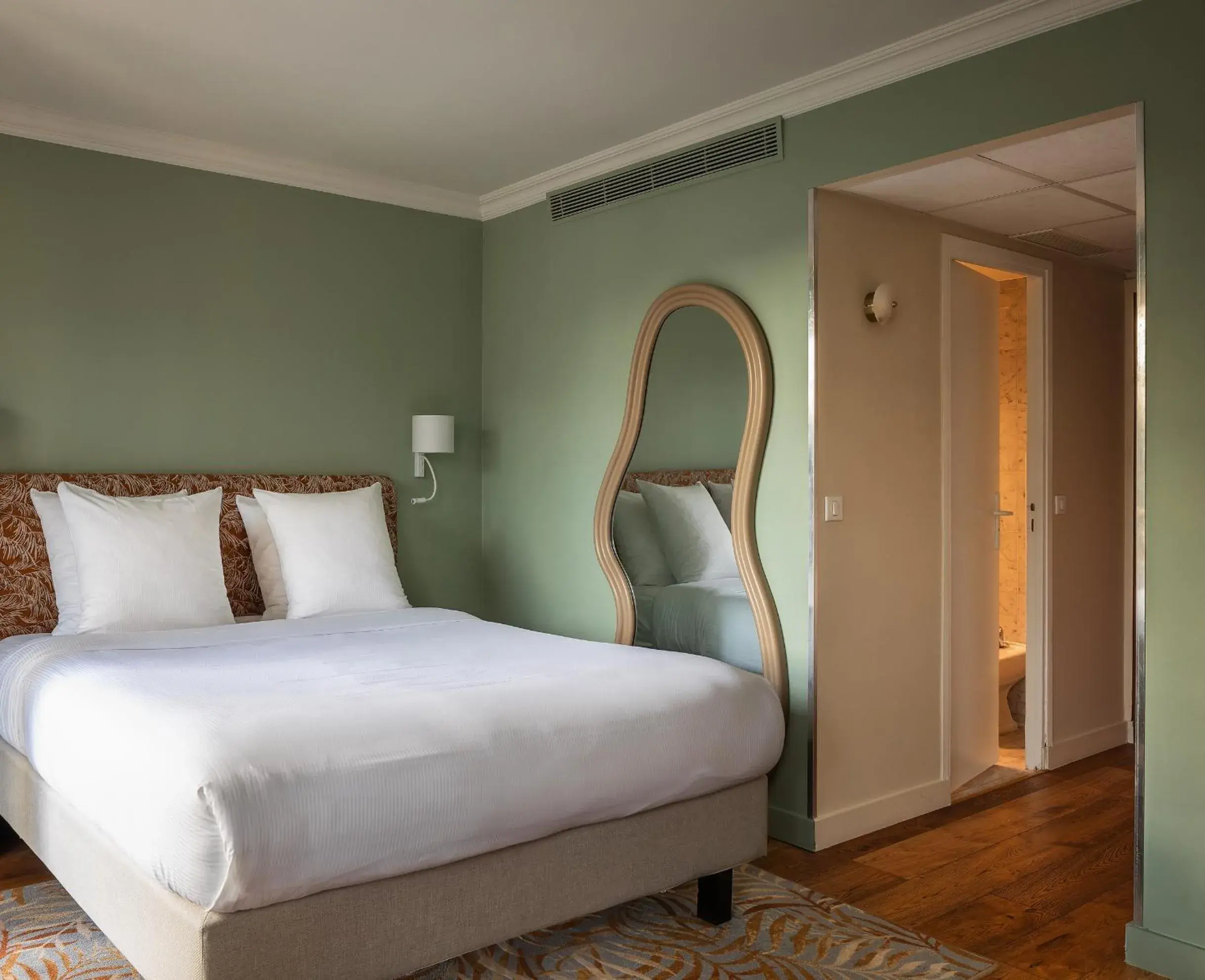 Connecting Rooms in Royal Garden Champs-Élysées Connecting Rooms in Royal Garden Champs-Élysées