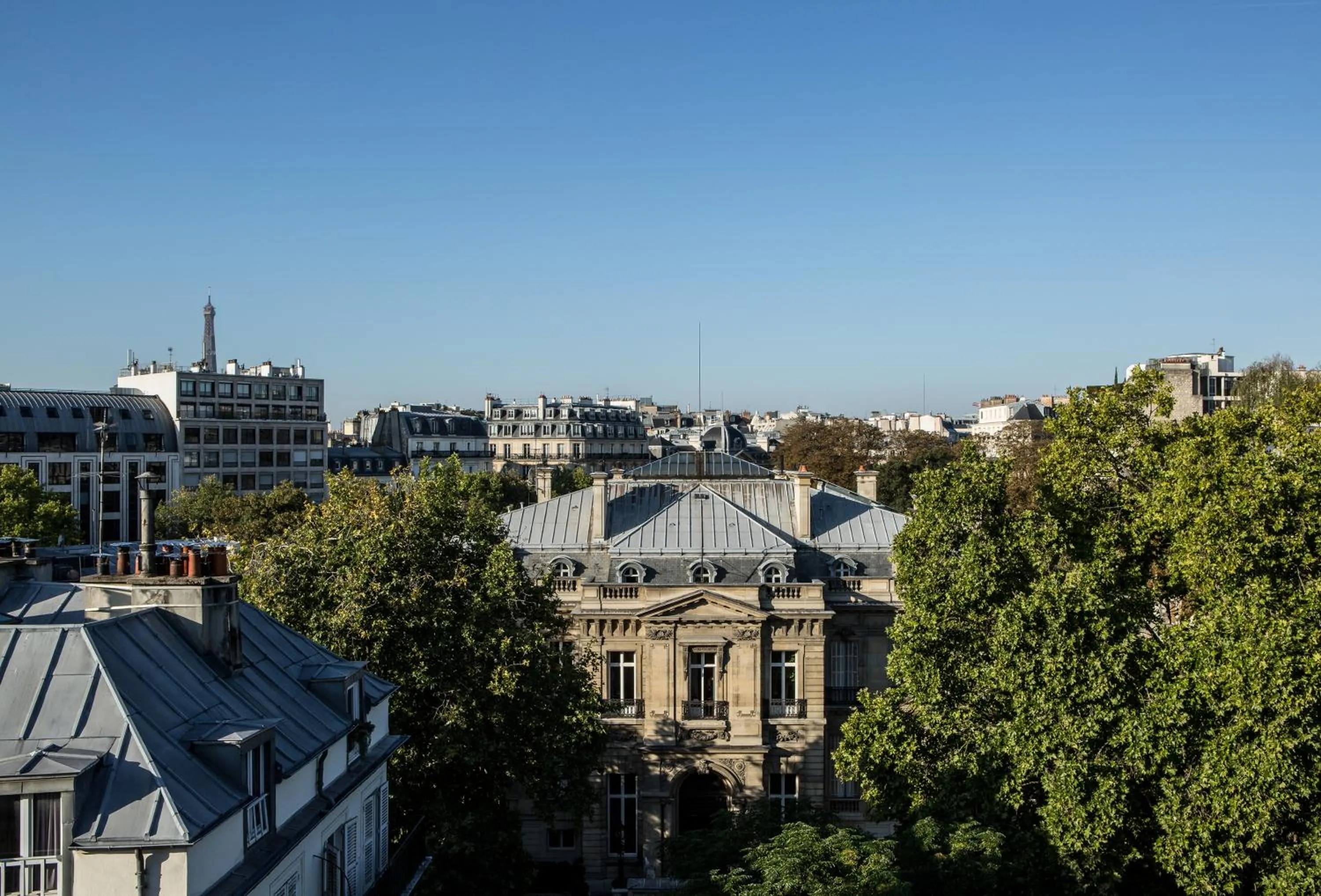 Nearby landmark in Royal Garden Champs-Élysées
