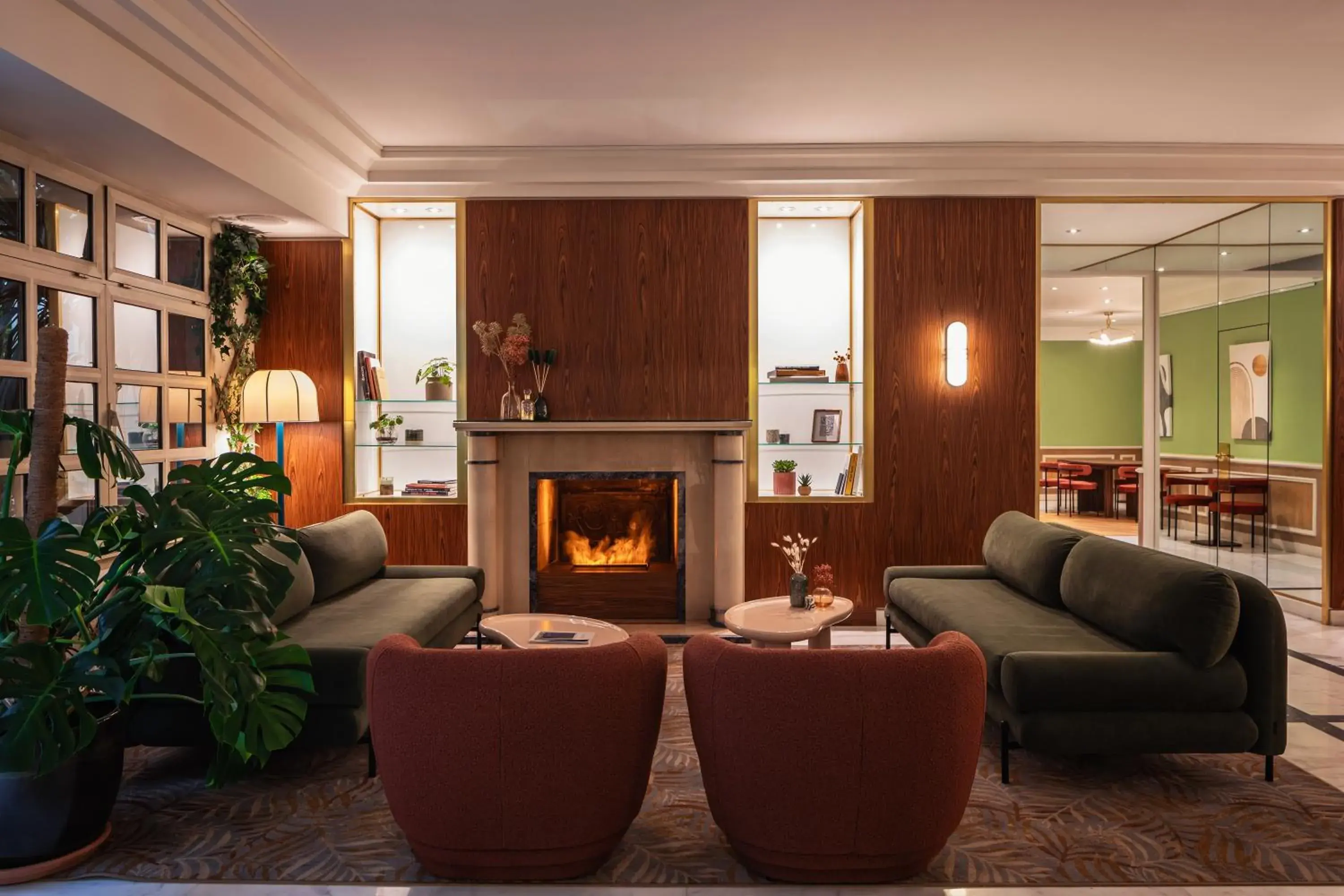 Living room in Royal Garden Champs-Élysées Living room in Royal Garden Champs-Élysées