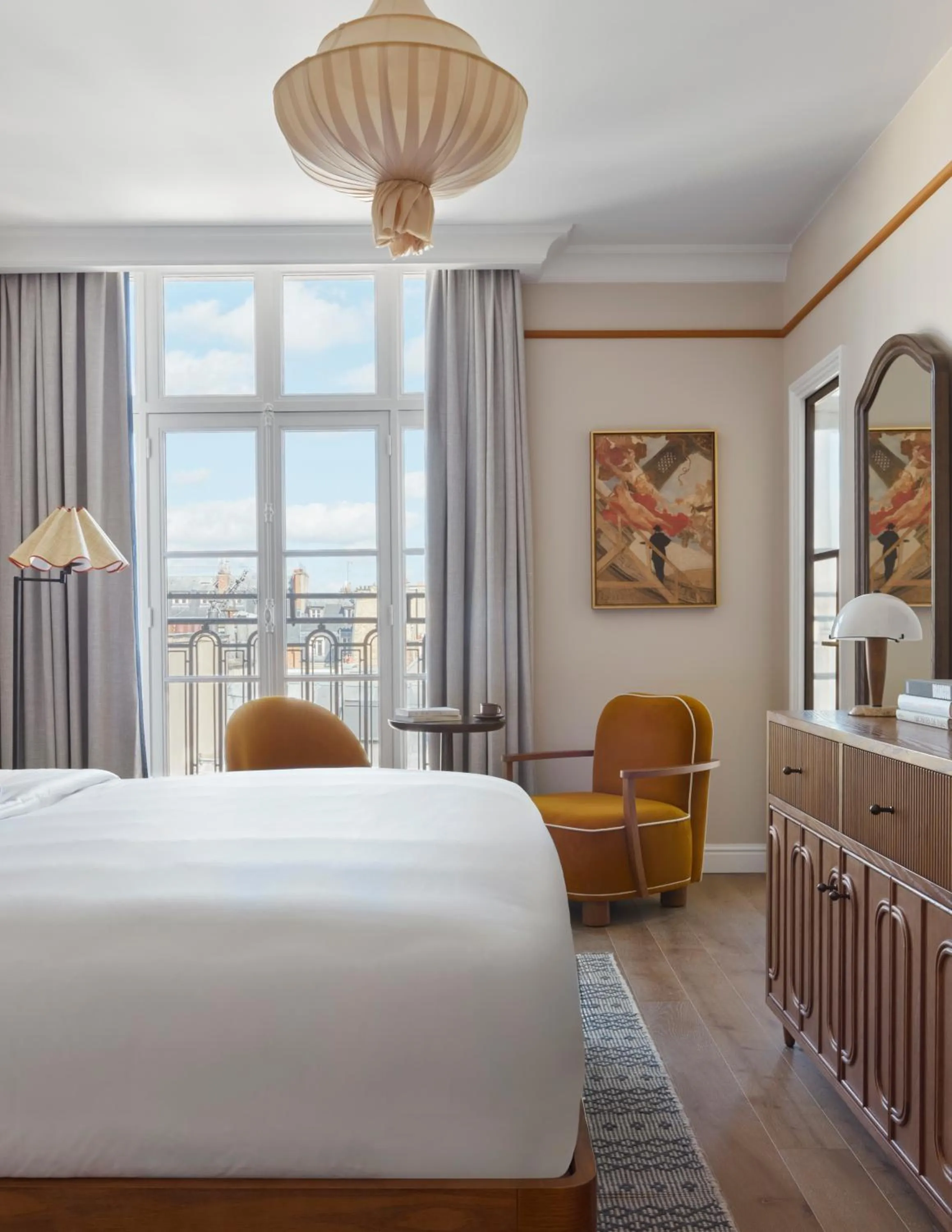 Bed in Miiro Le Grand Hôtel Cayré