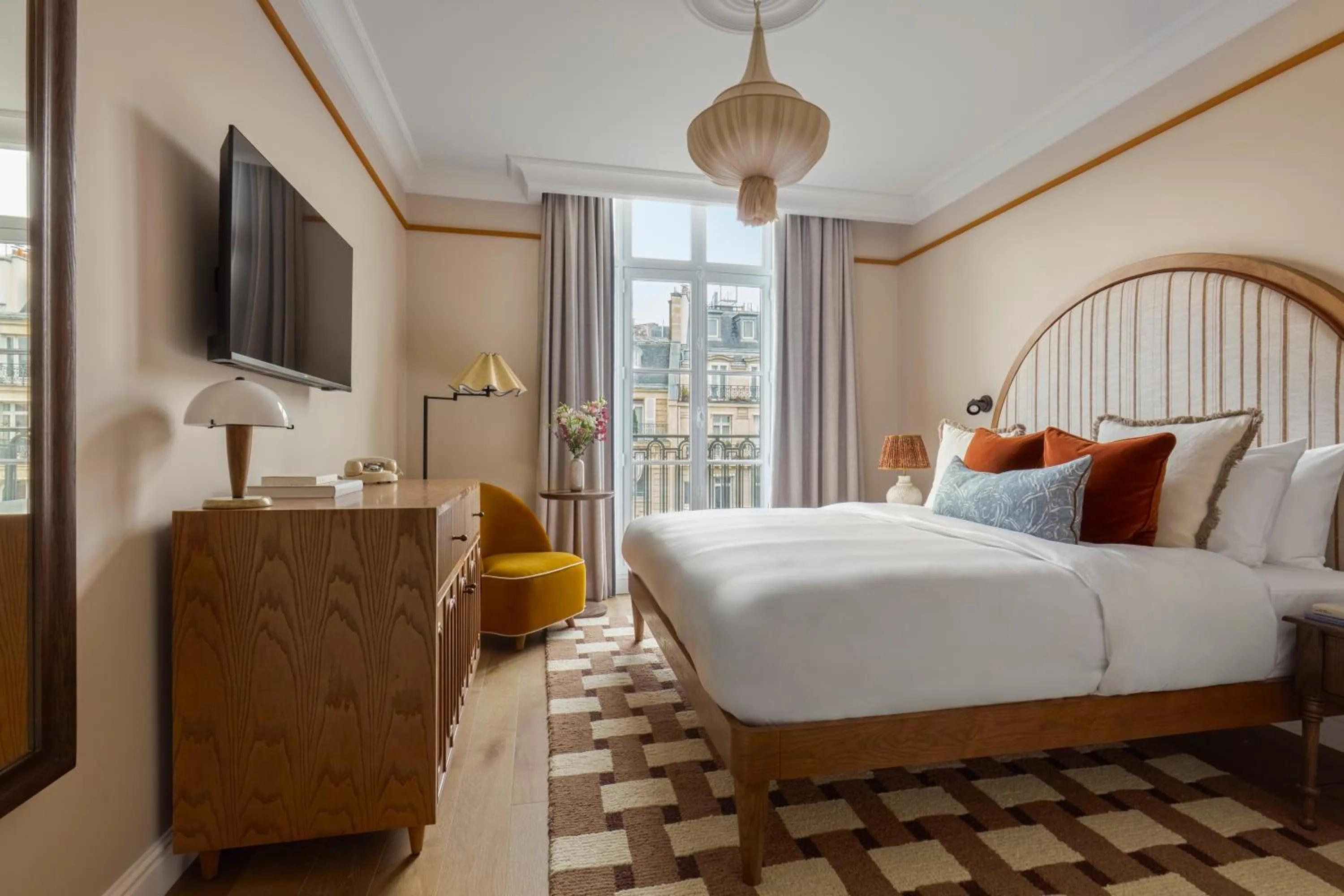 Bed in Miiro Le Grand Hôtel Cayré