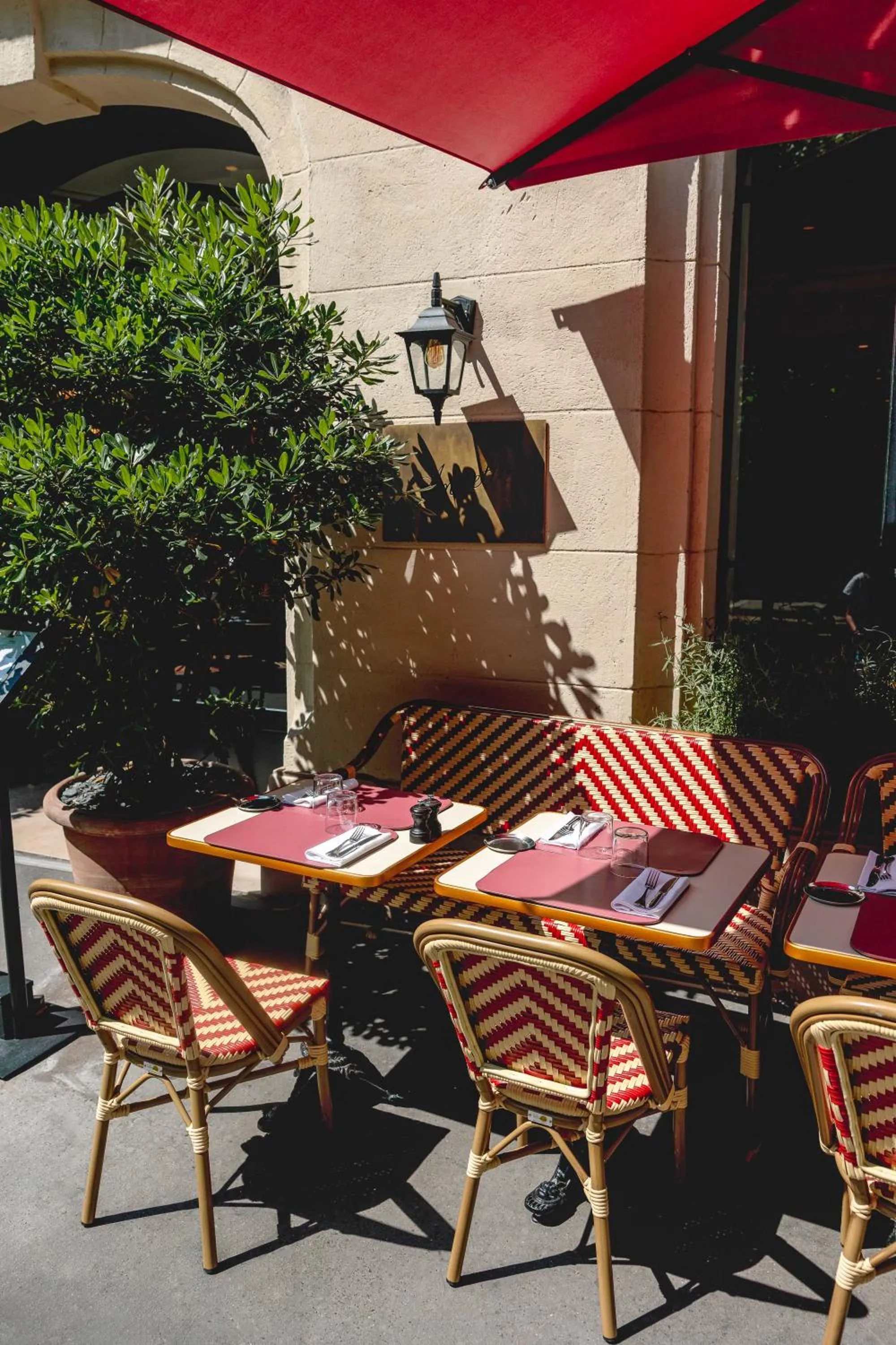 Restaurant/places to eat in Miiro Le Grand Hôtel Cayré