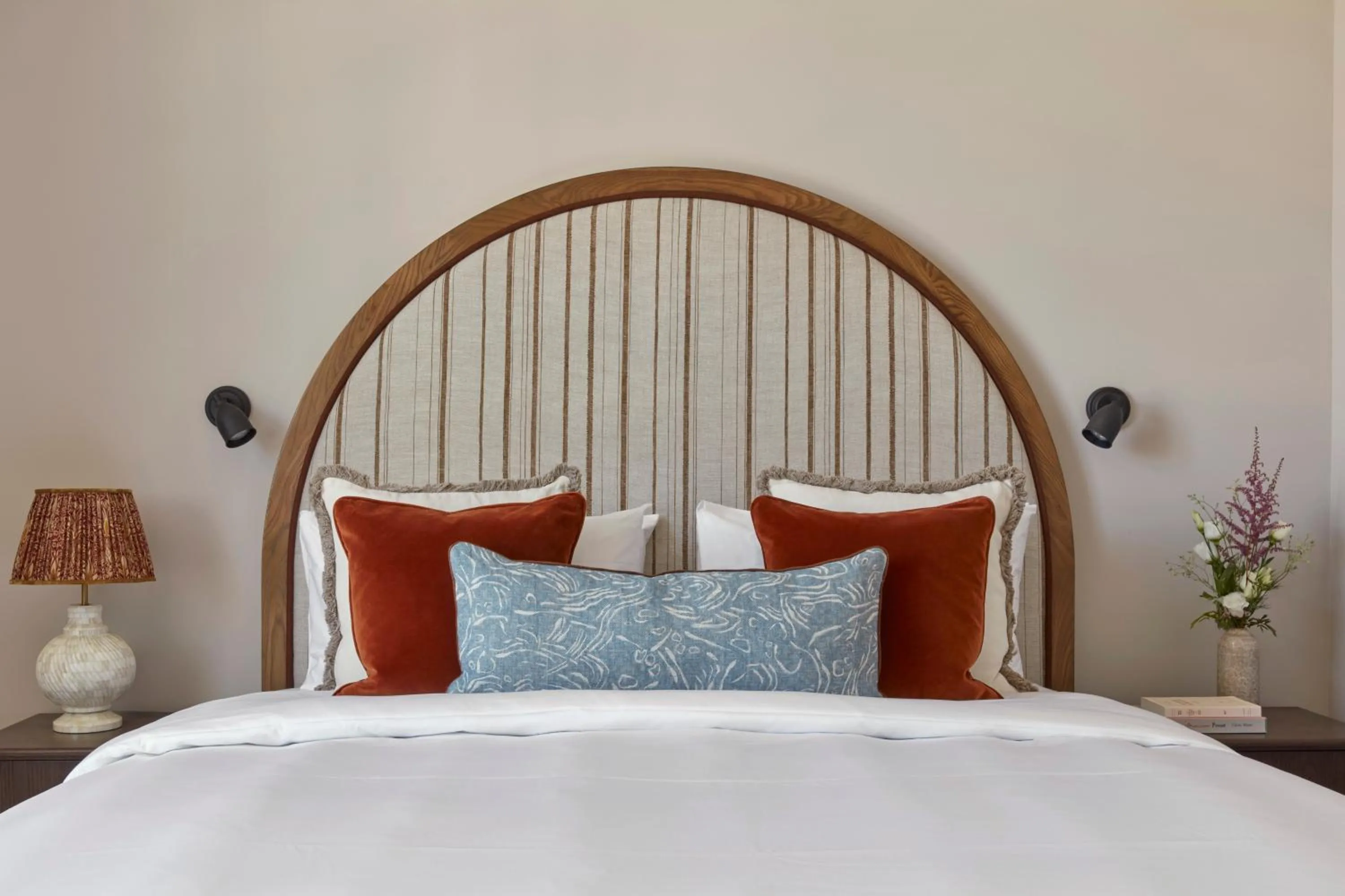 Bed in Miiro Le Grand Hôtel Cayré