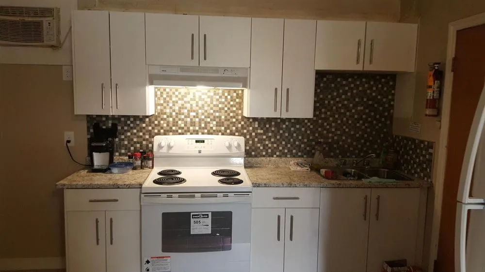 Kitchen or kitchenette in Sunrise Motel