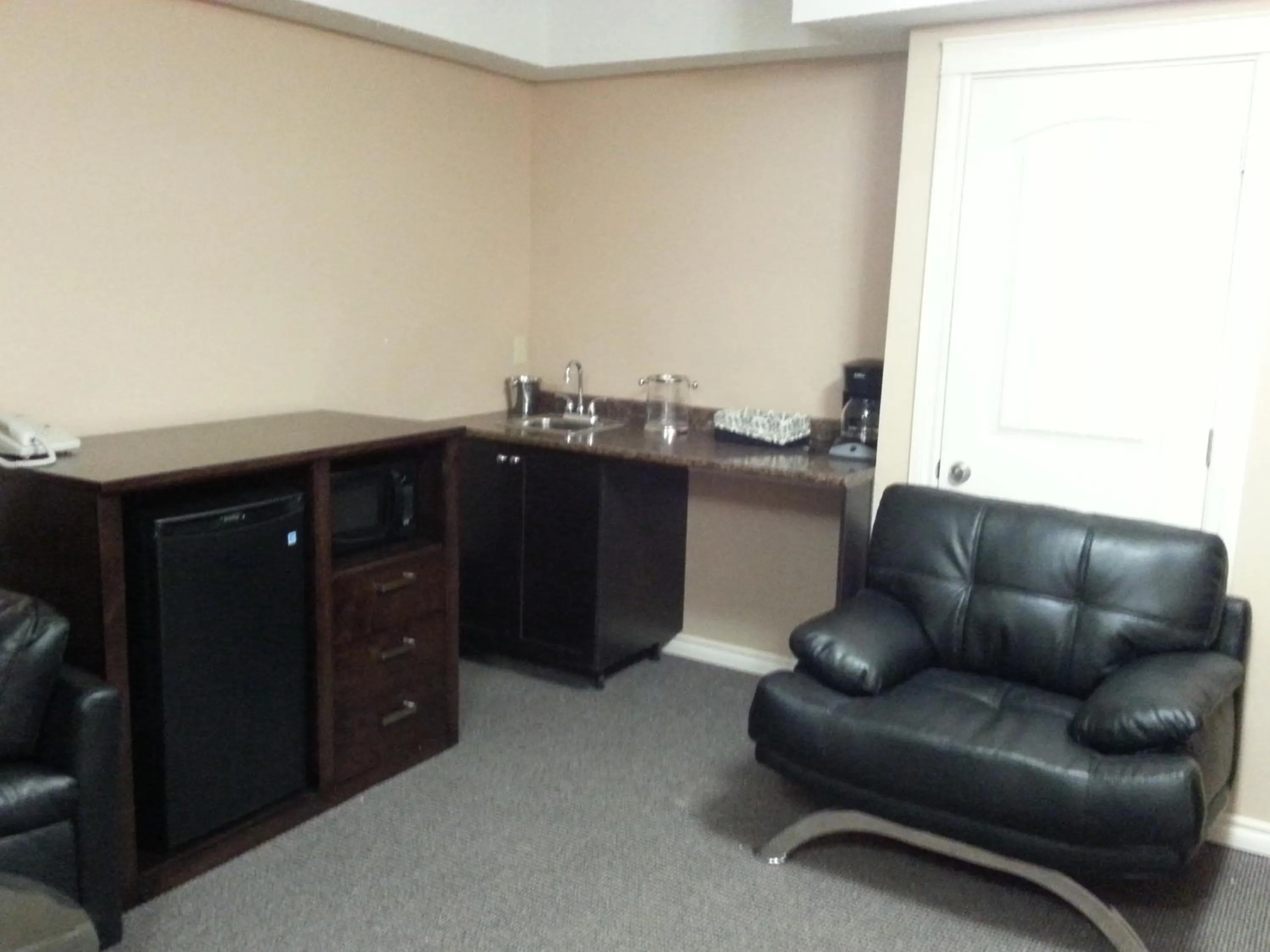 Living room in Sunrise Motel