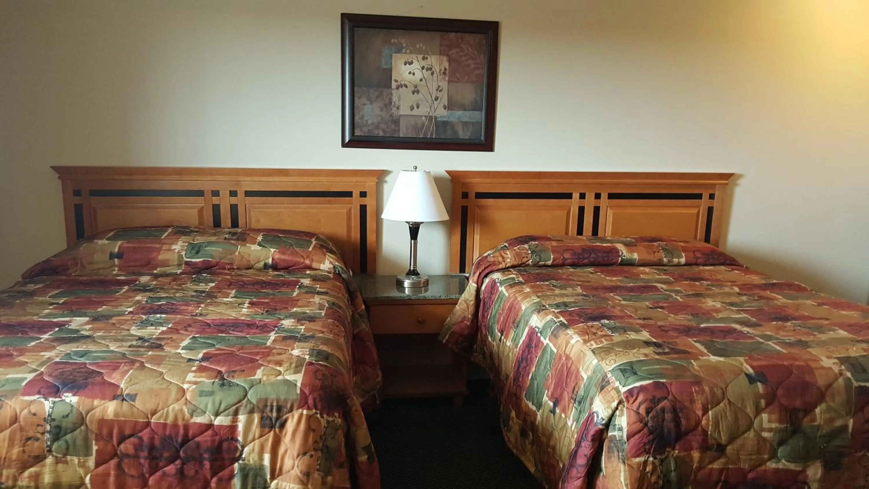 View (from property/room), Bed in Sunrise Motel