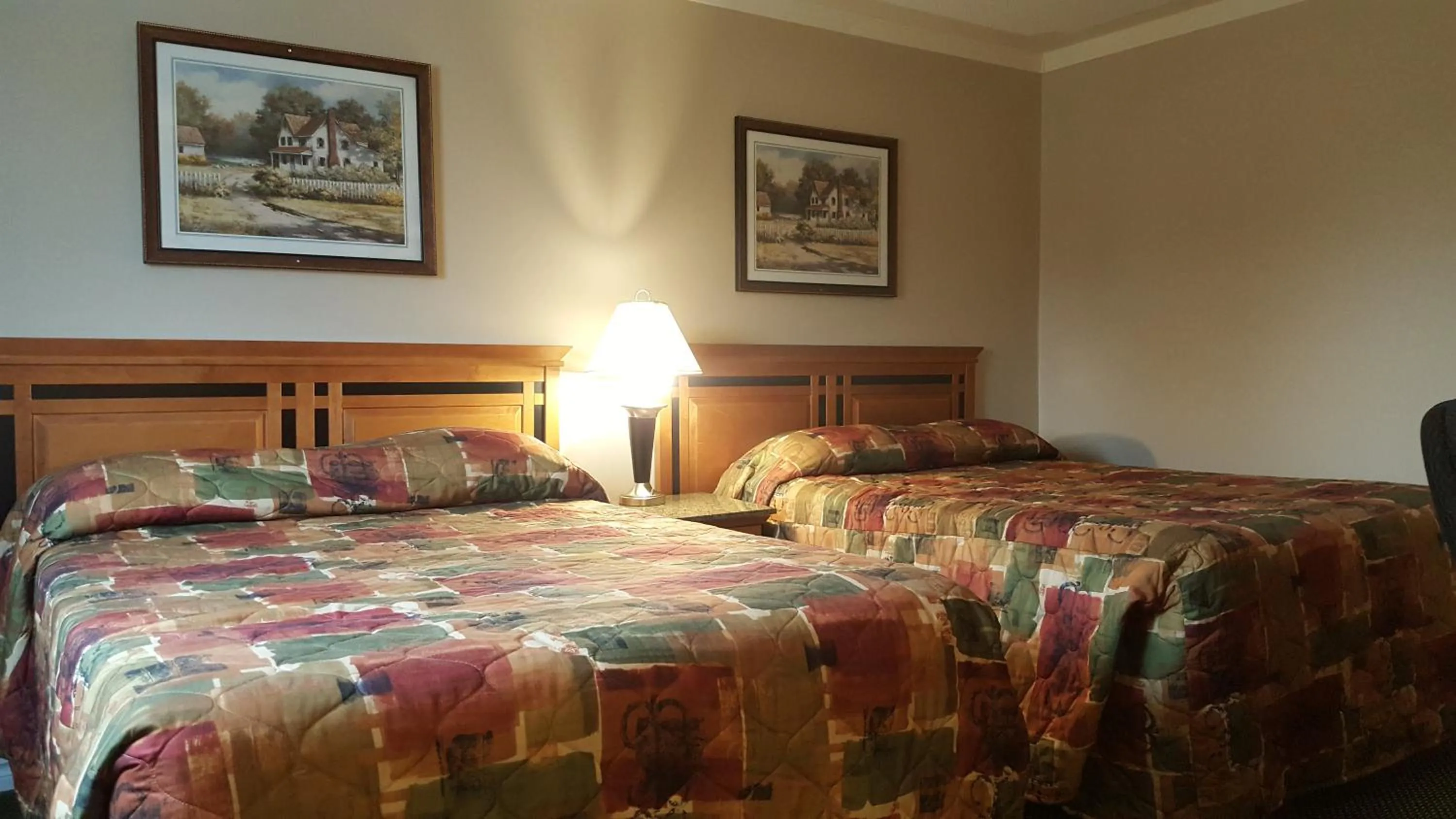 Bedroom, Bed in Sunrise Motel