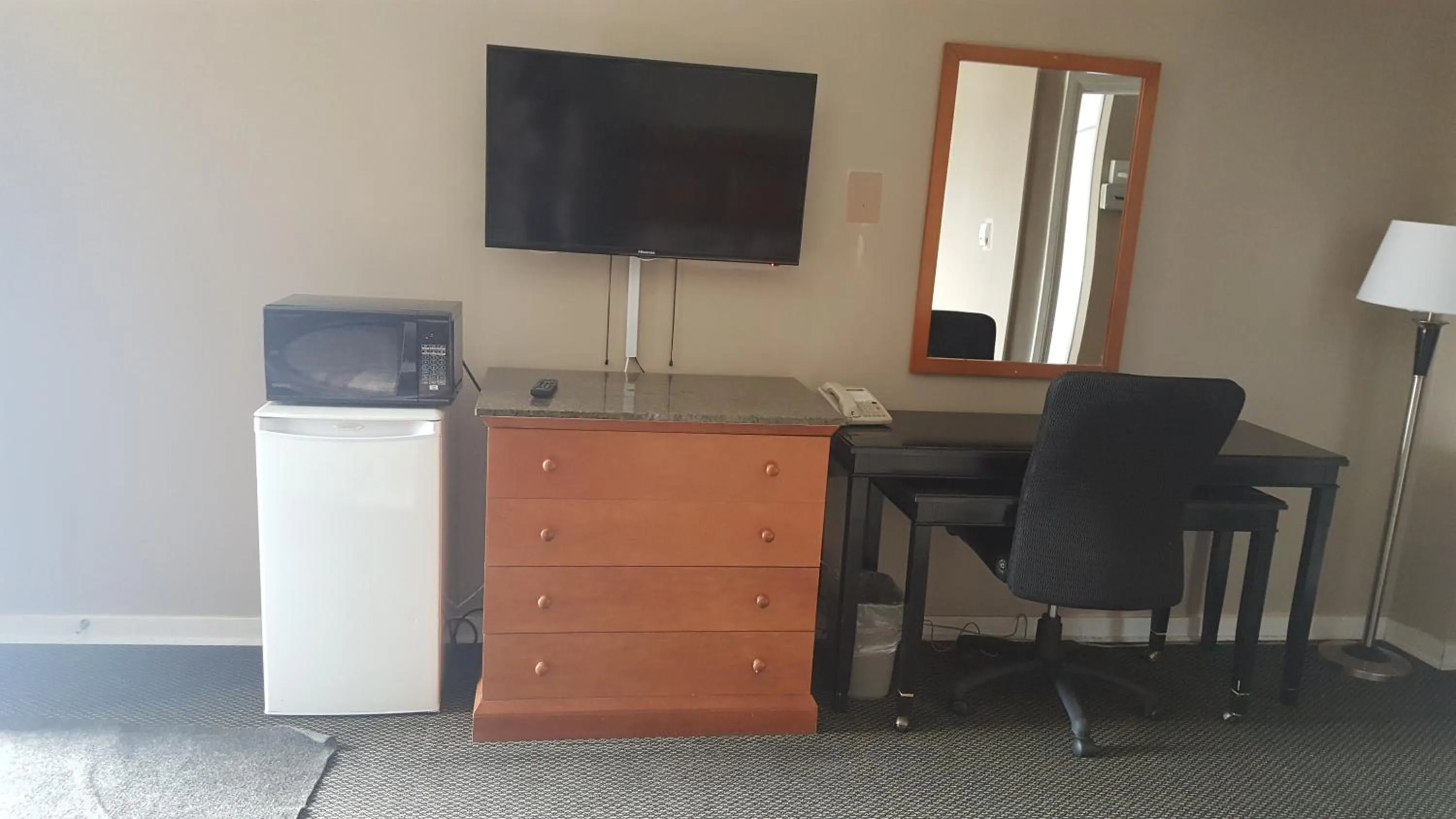 Bedroom in Sunrise Motel