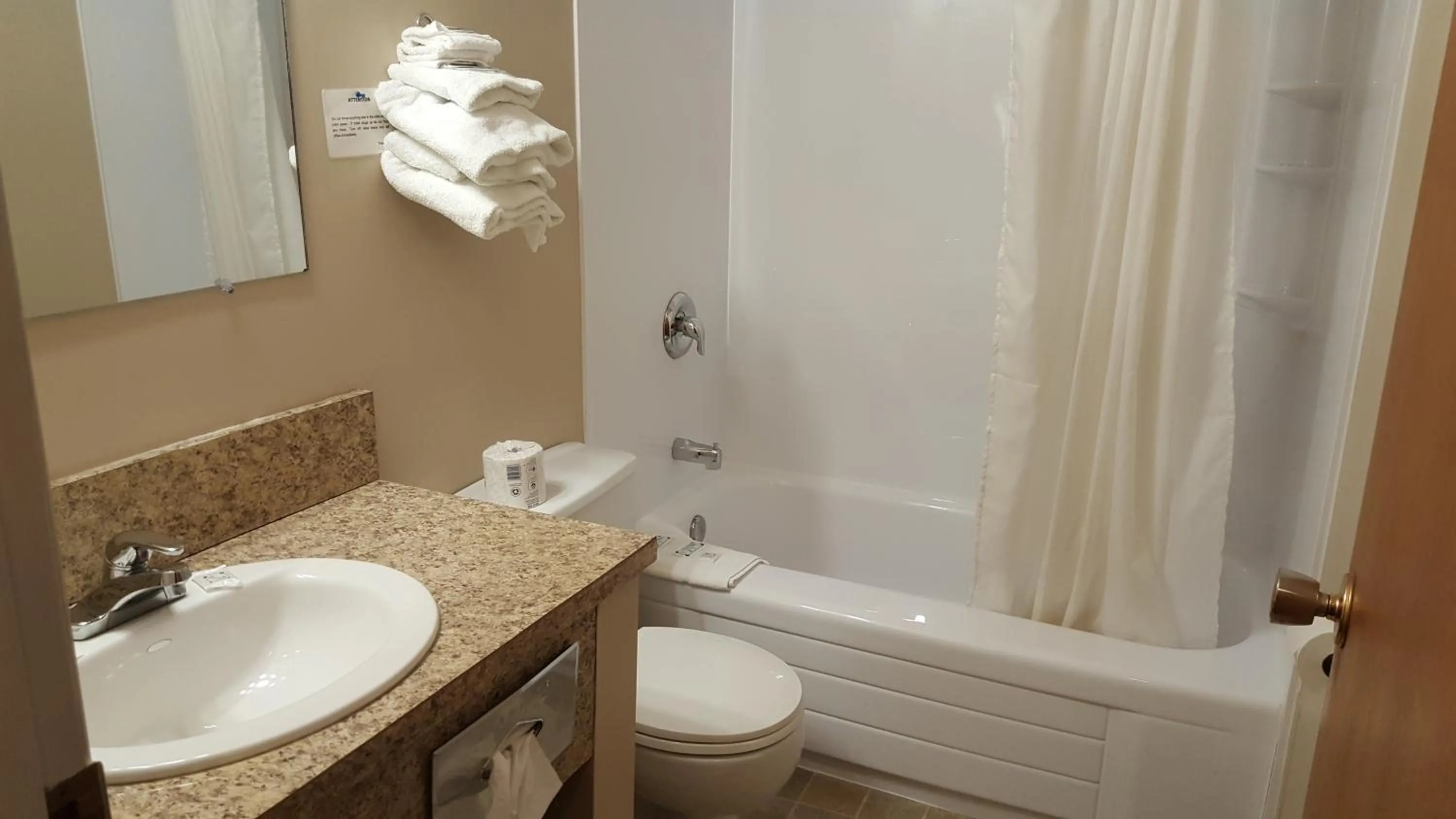 Bathroom in Sunrise Motel