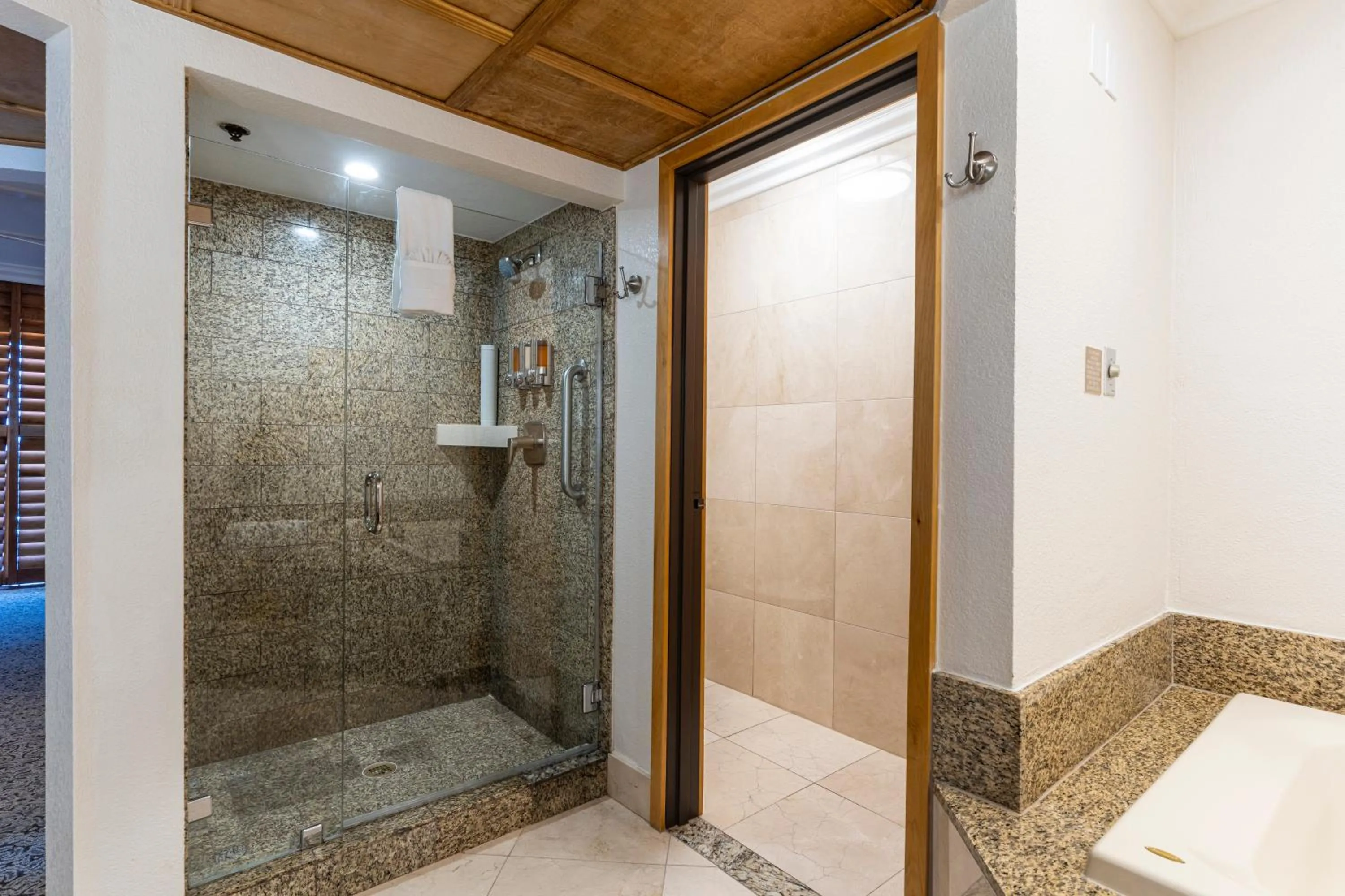 Pacific Terrace Hotel