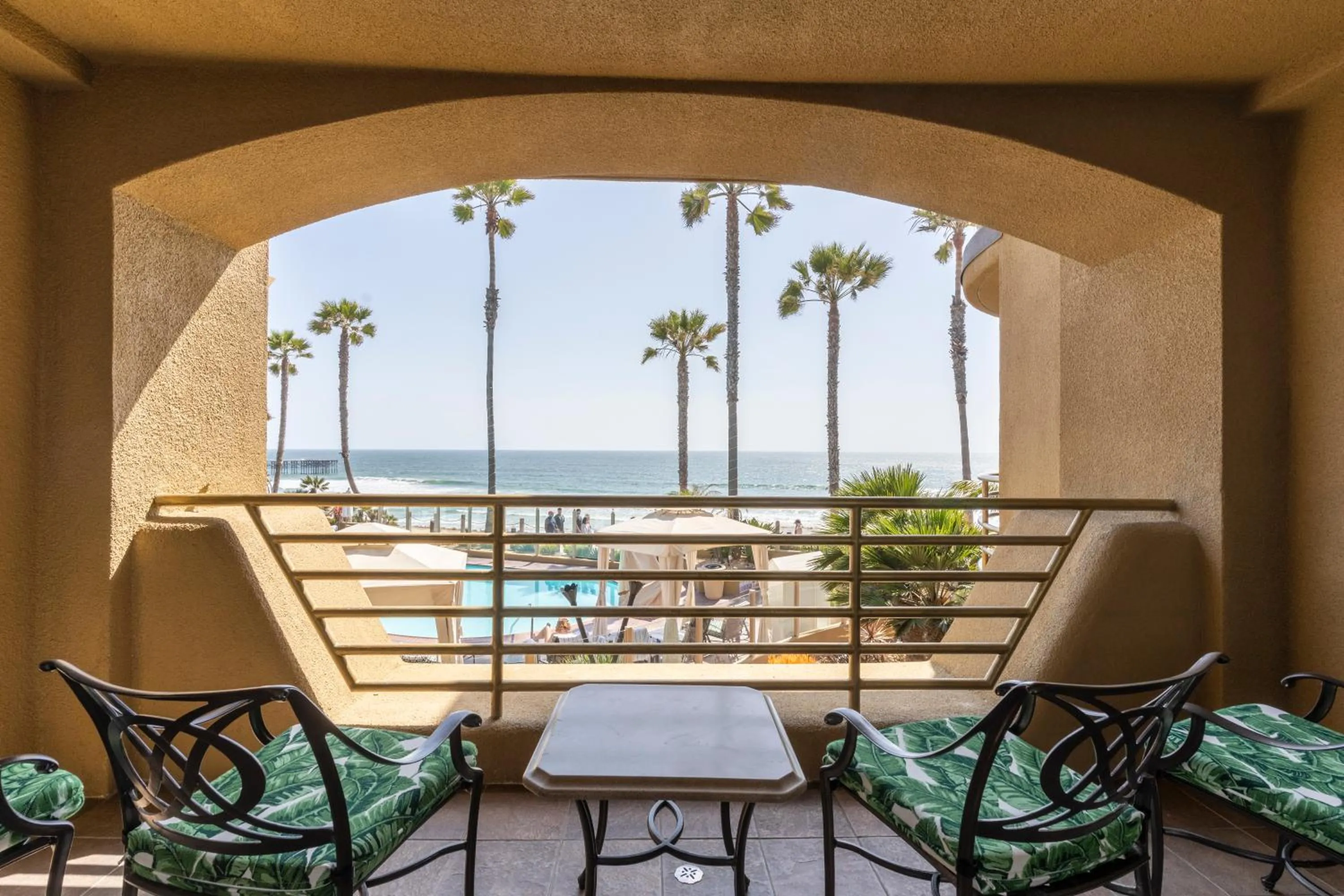 Pacific Terrace Hotel