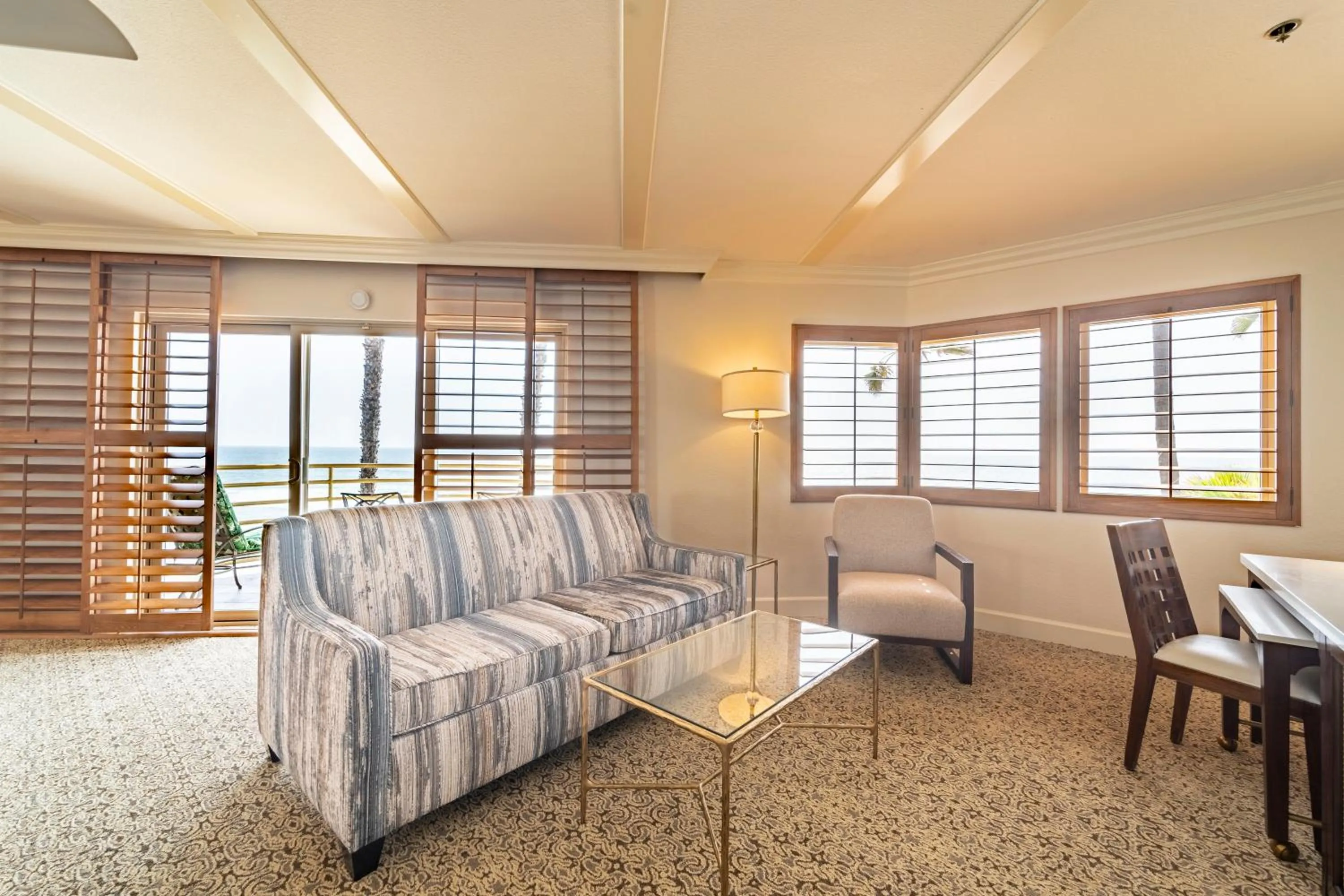 Pacific Terrace Hotel