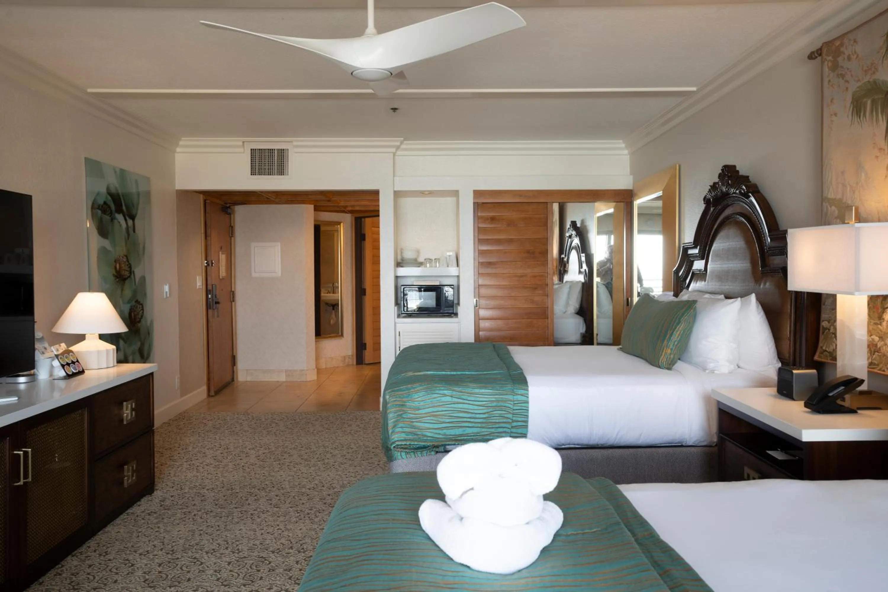 Bed in Pacific Terrace Hotel