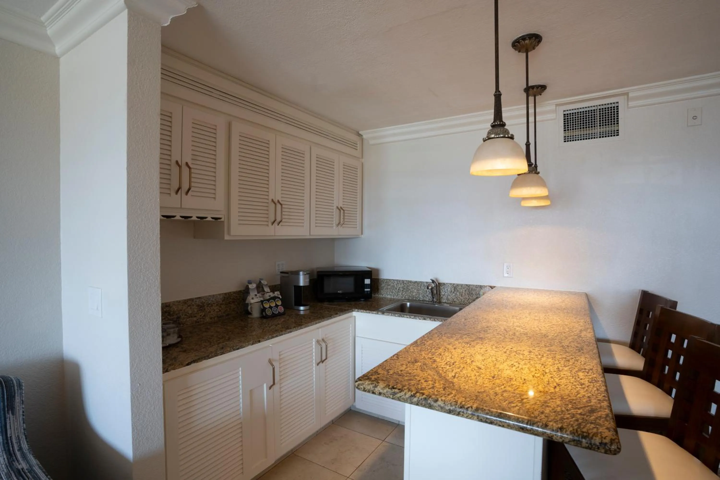 Pacific Terrace Hotel