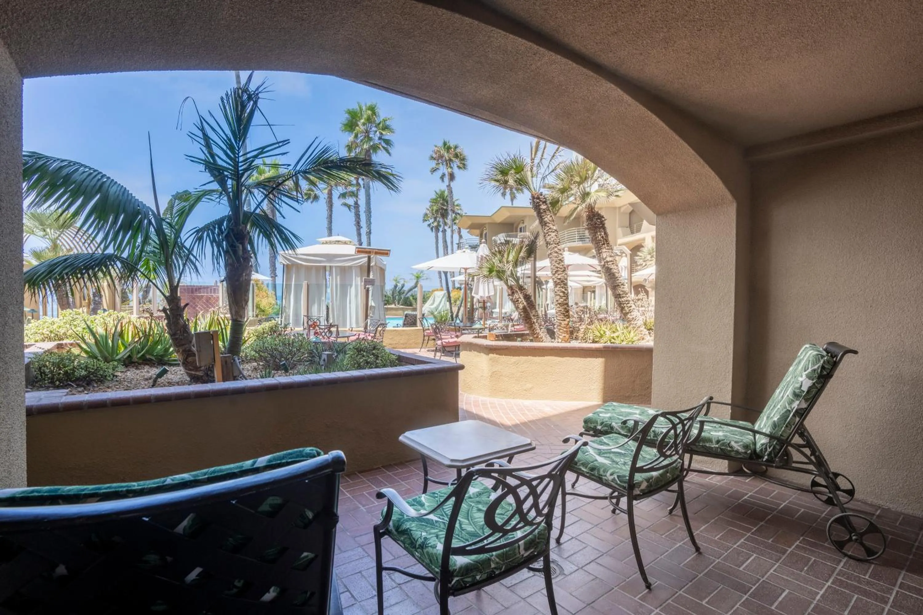 Pacific Terrace Hotel