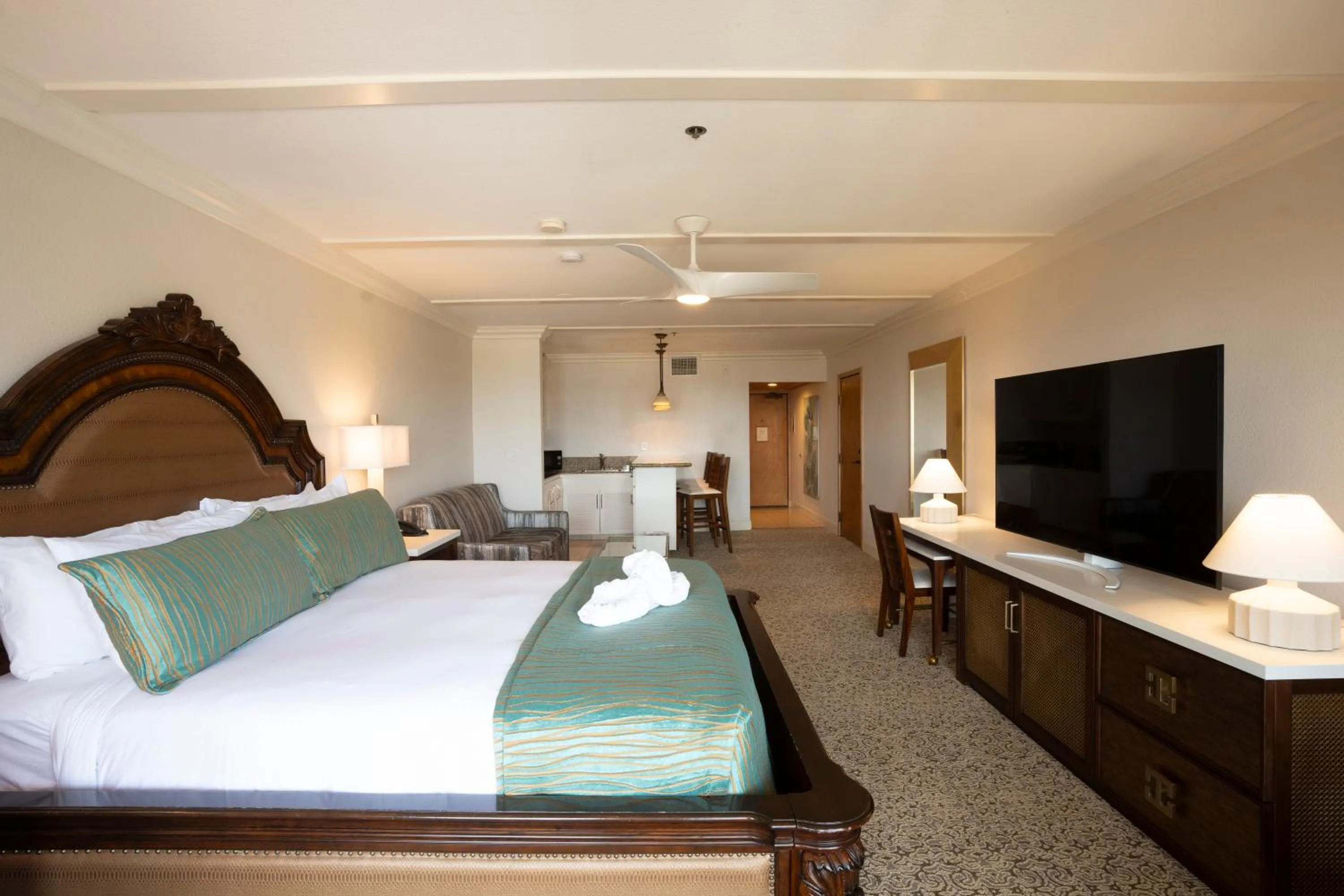 Bed in Pacific Terrace Hotel