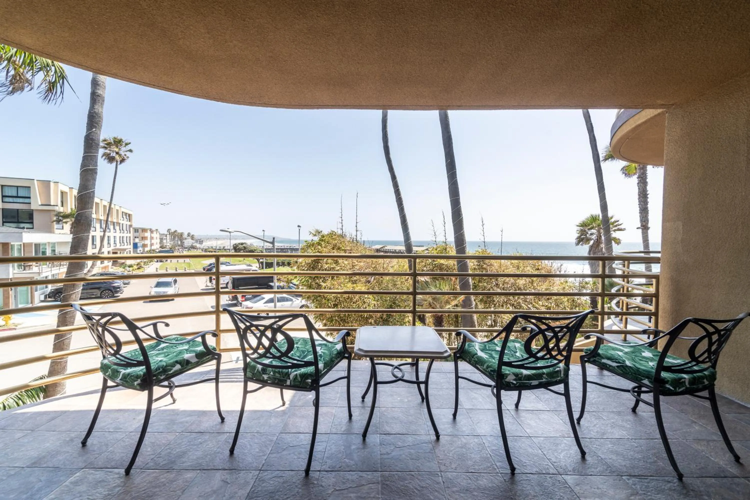 Pacific Terrace Hotel