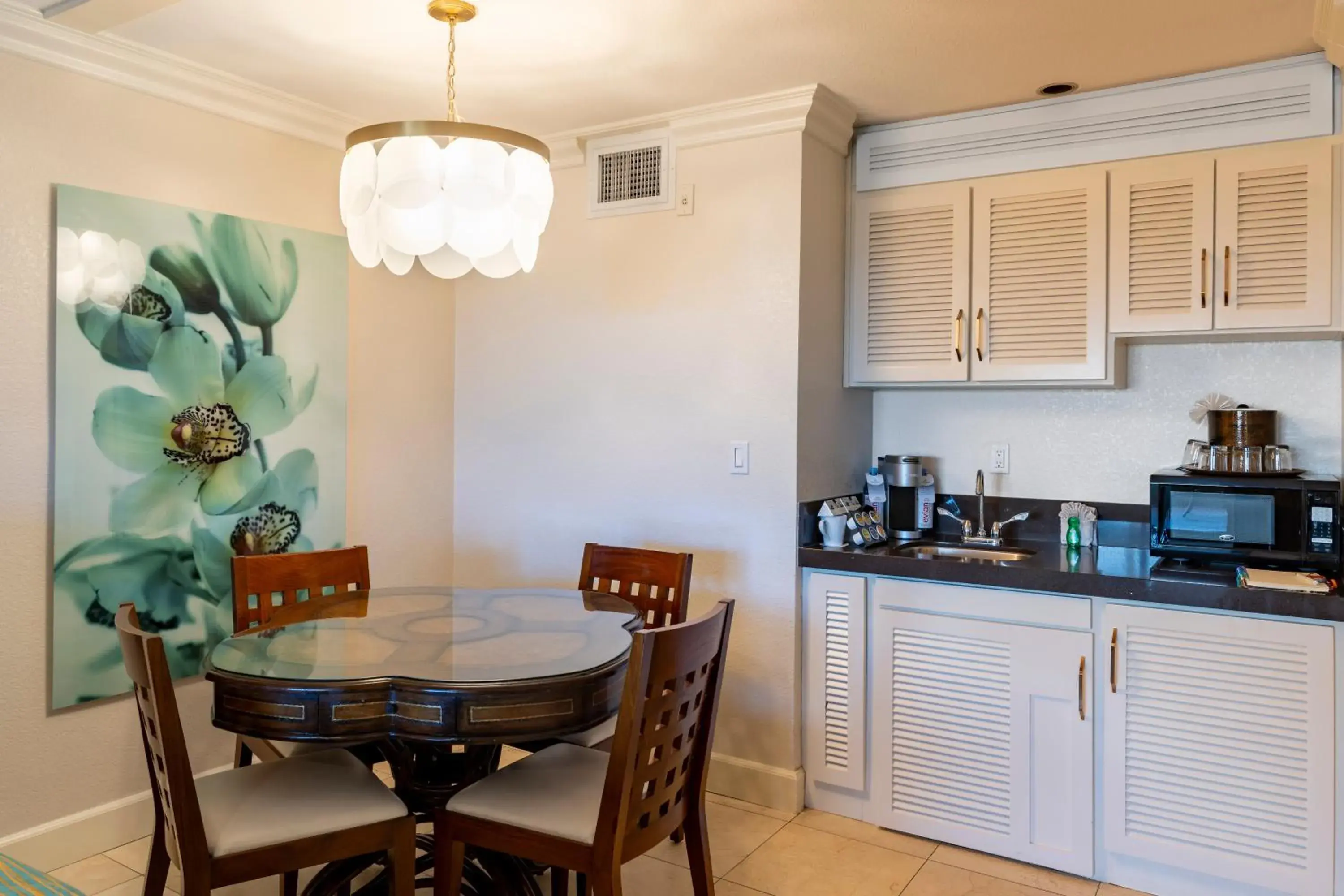 Partial Ocean View Junior Suite Queen in Pacific Terrace Hotel Partial Ocean View Junior Suite Queen in Pacific Terrace Hotel