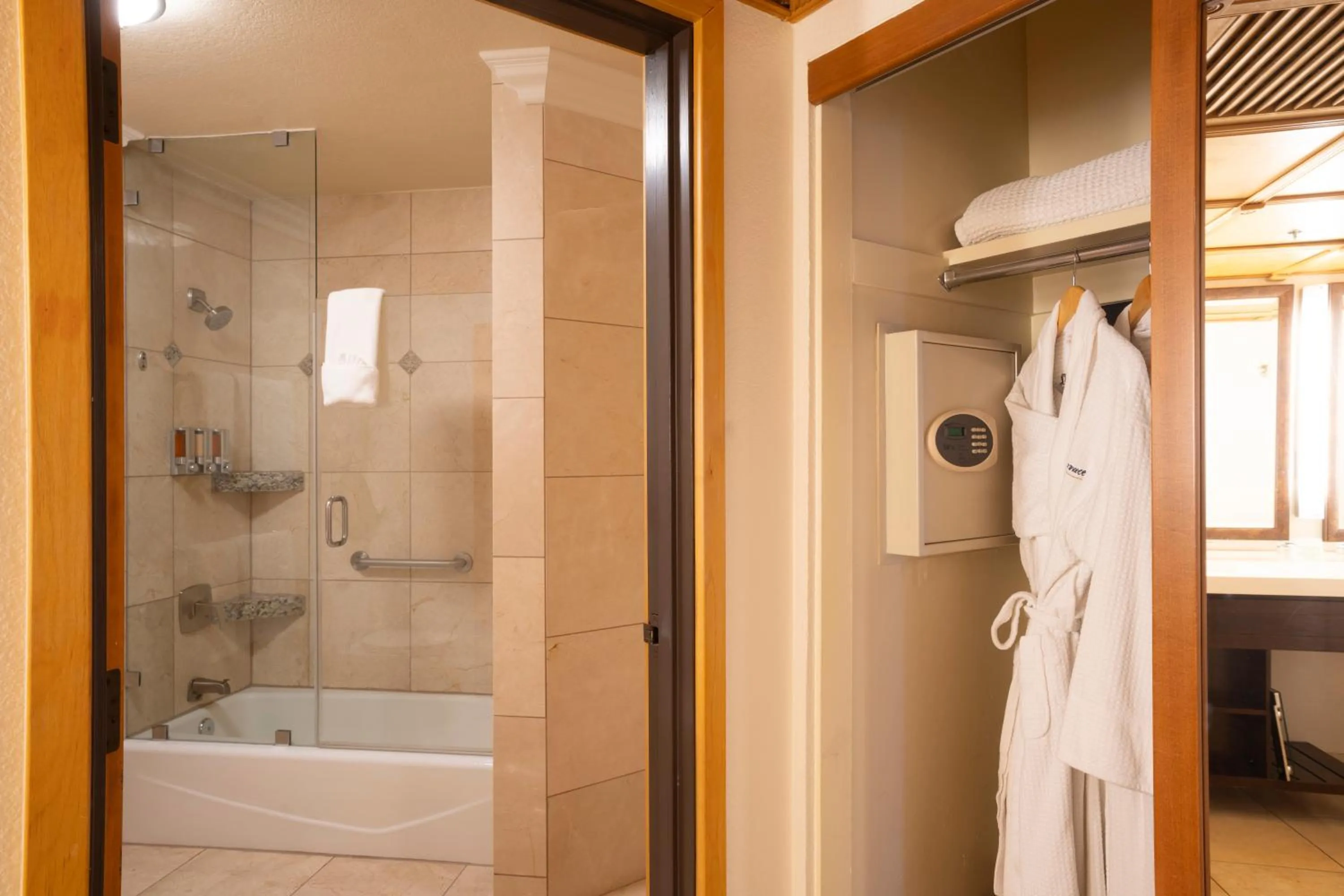 Pacific Terrace Hotel