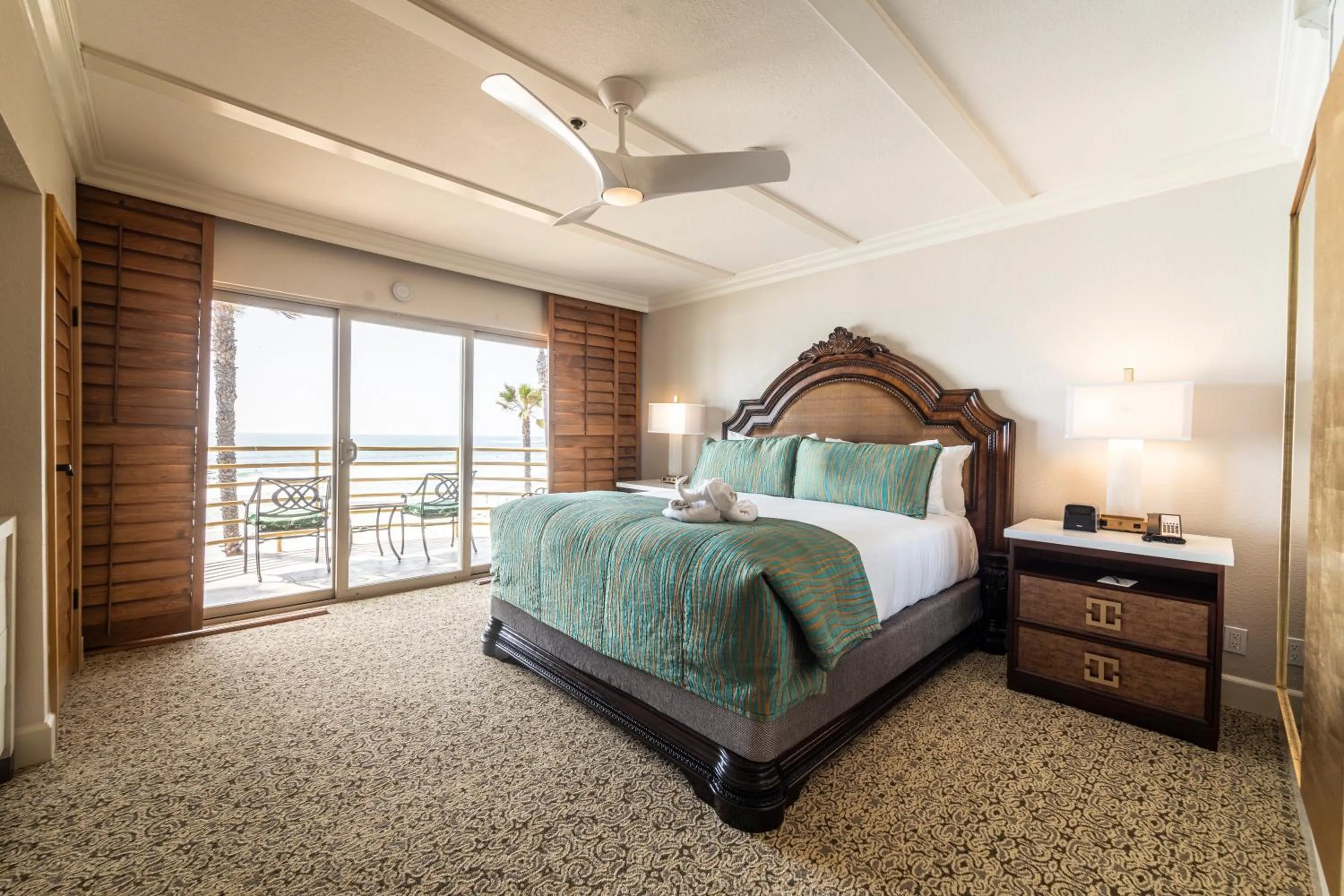 Bed in Pacific Terrace Hotel