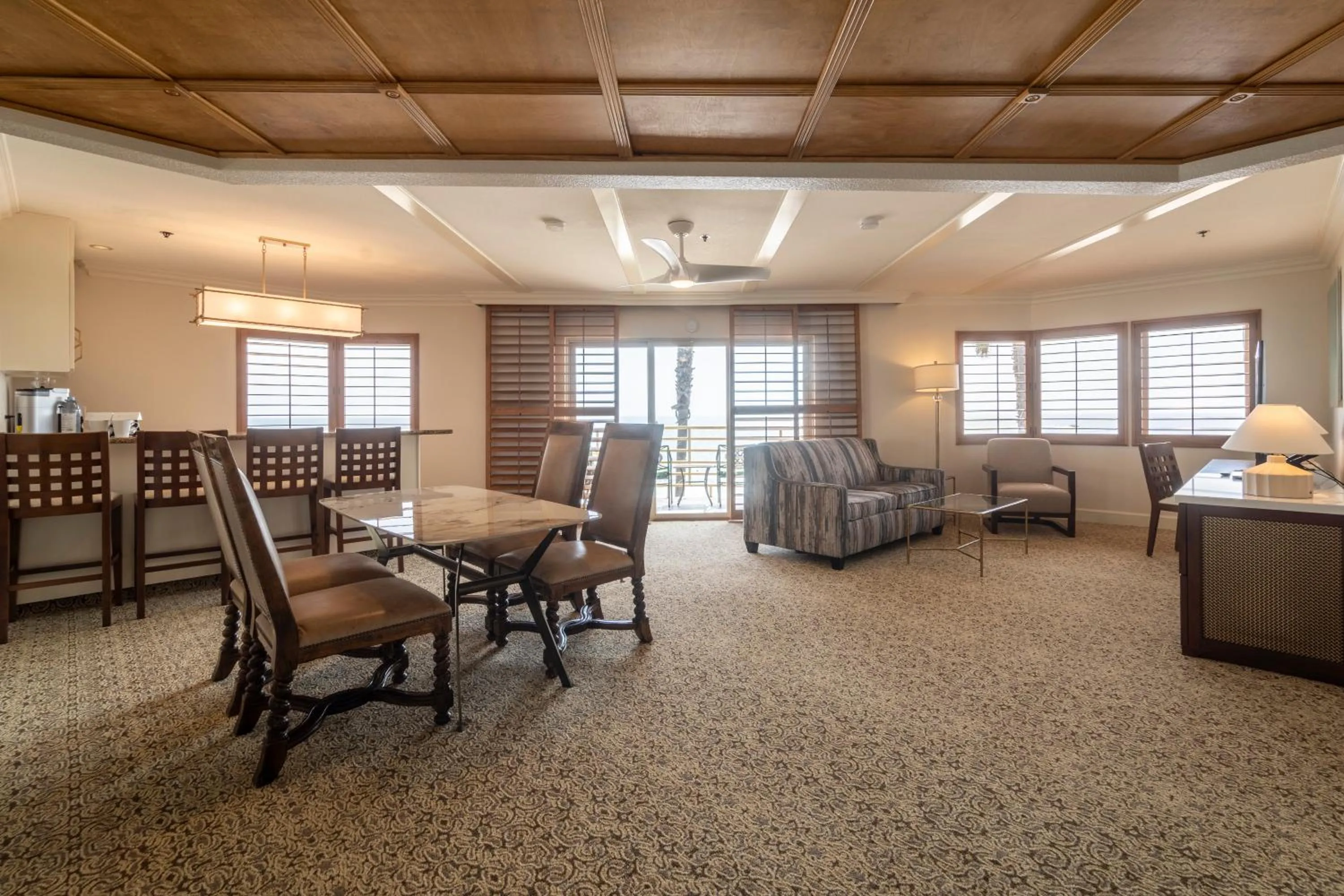 Pacific Terrace Hotel